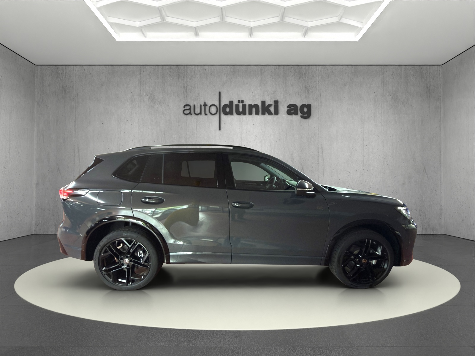 VW Tiguan 2.0 TSI DSG R-Line Plus 4Motion-image-4