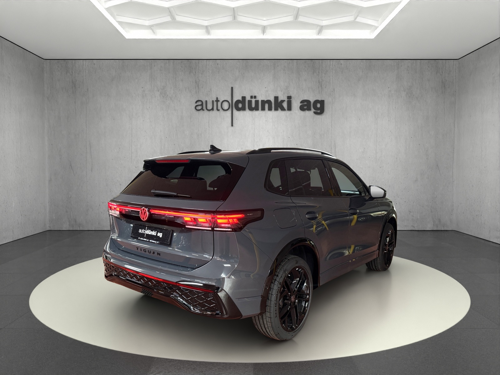 VW Tiguan 2.0 TSI DSG R-Line Plus 4Motion-image-3