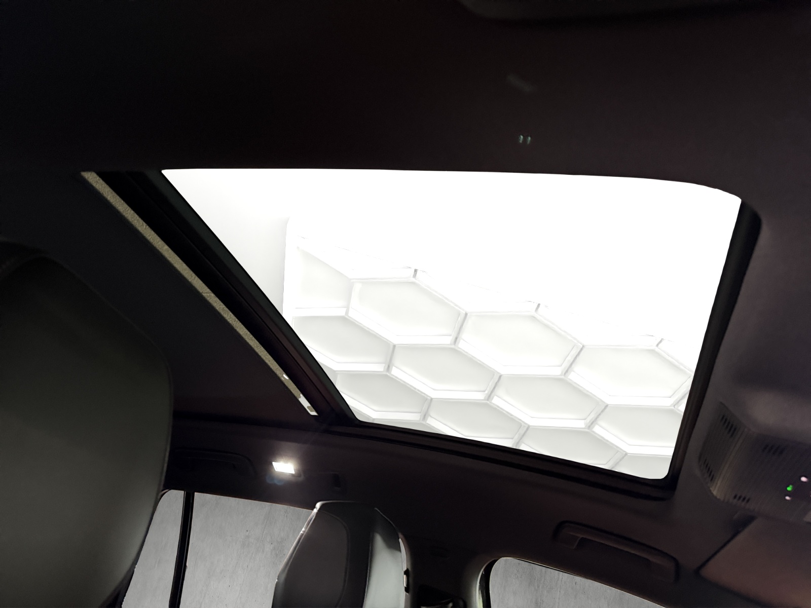 VW Tiguan 2.0 TSI DSG R-Line Plus 4Motion-image-11