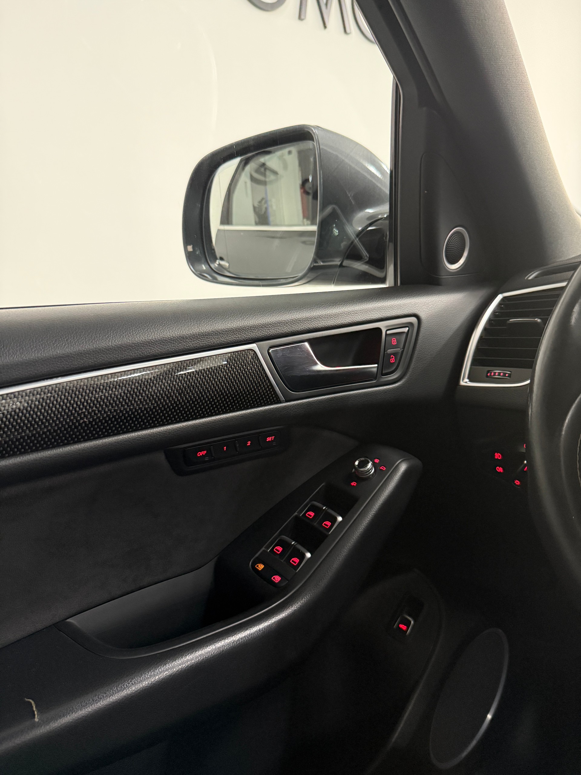 AUDI SQ5 3.0 TDI quattro tiptronic-image-11