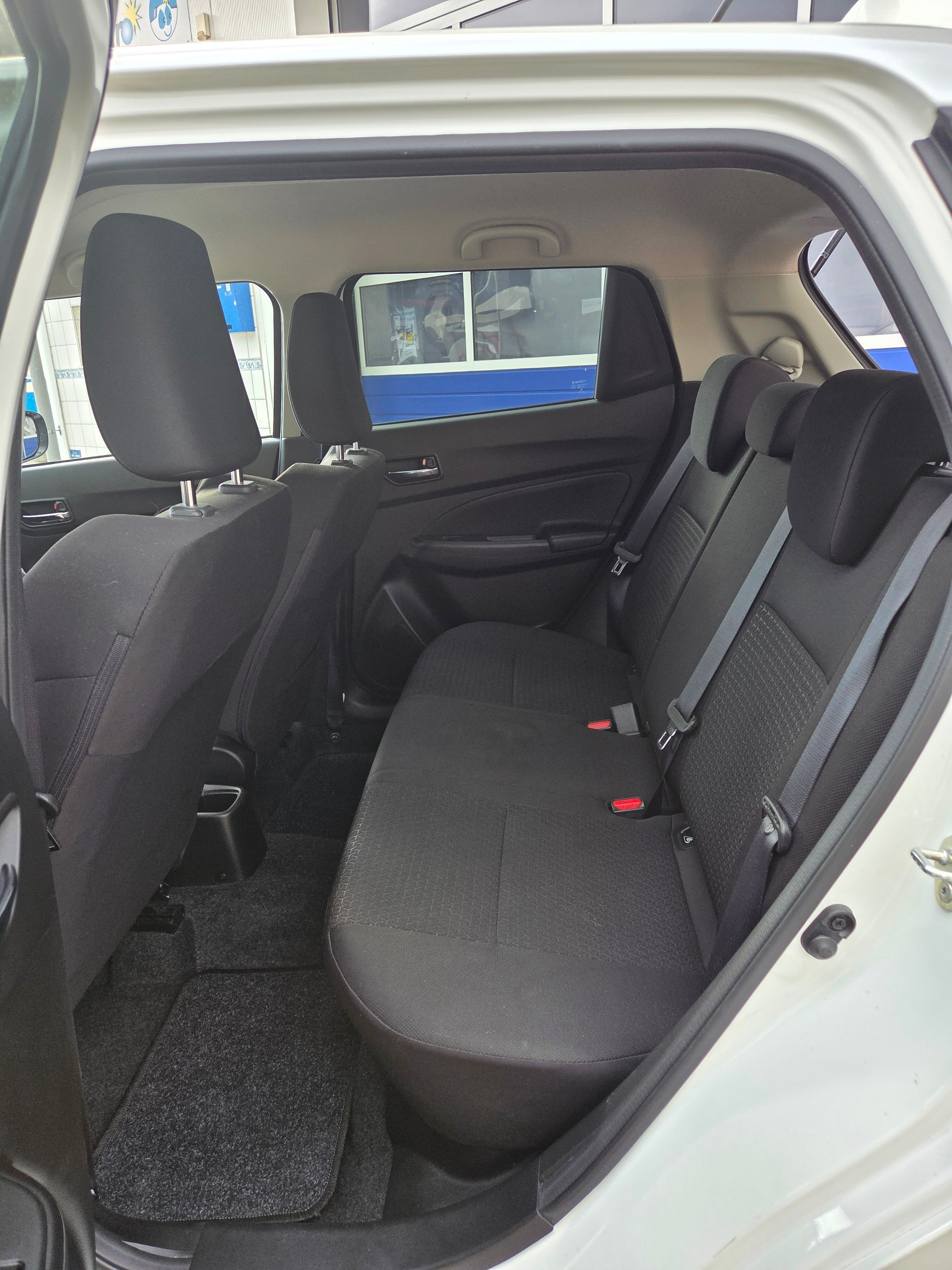 SUZUKI Swift 1.2i 16V SHVS Compact Top Hybrid Allgrip 4x4-image-9