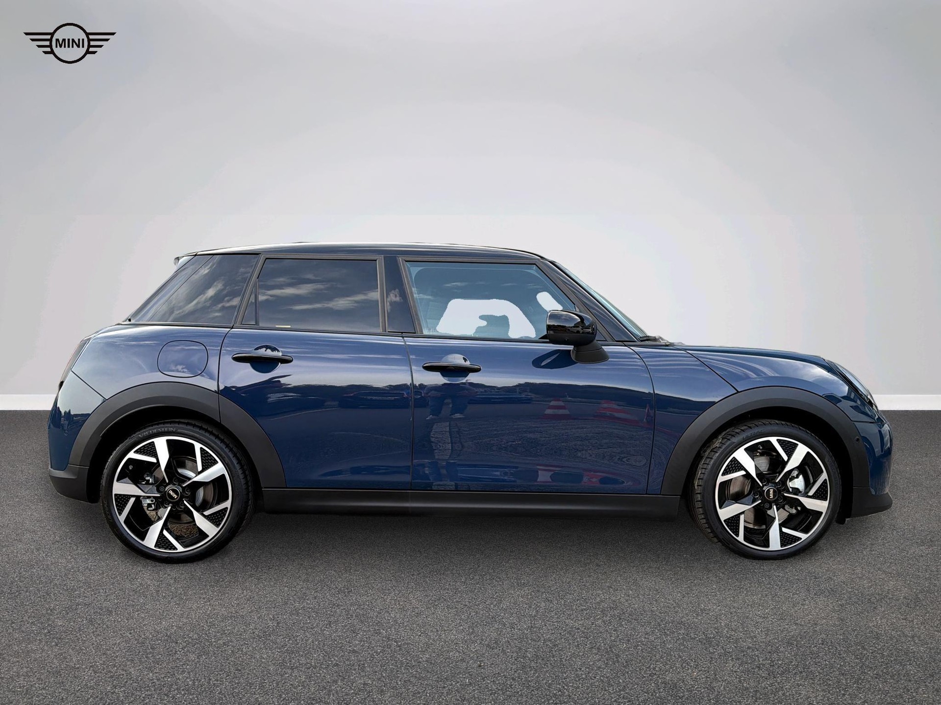 MINI Cooper 5 door C-image-1