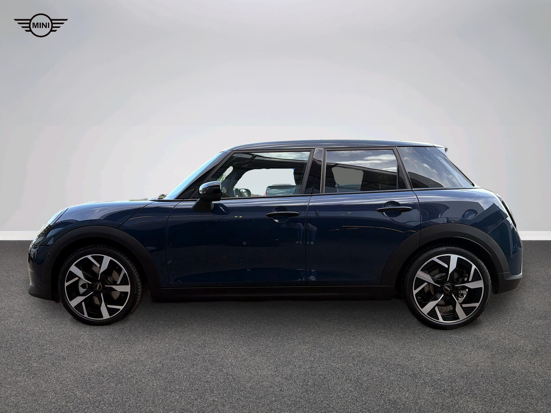 MINI Cooper 5 door C-image-2