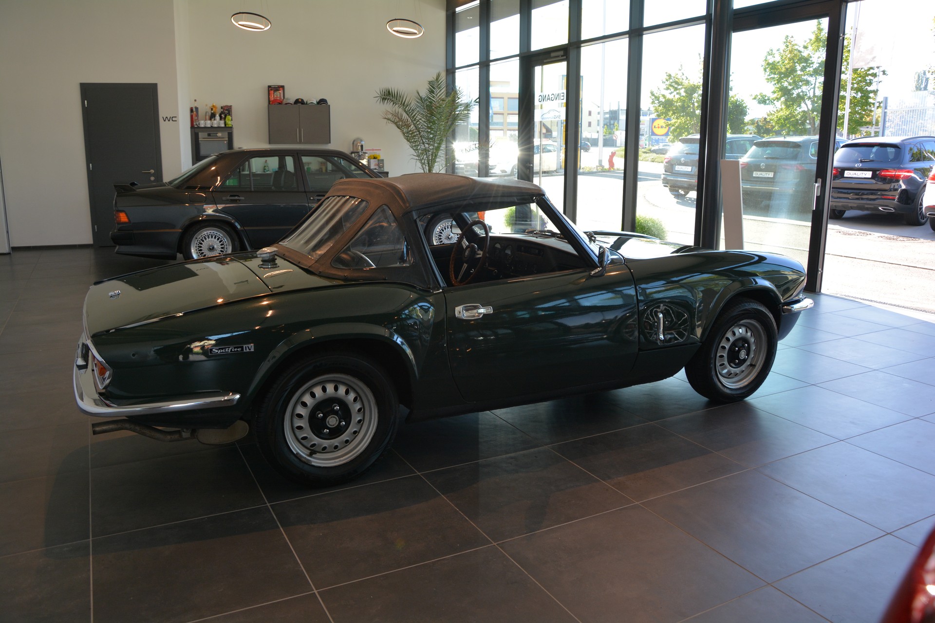 TRIUMPH Spitfire IV-image-10