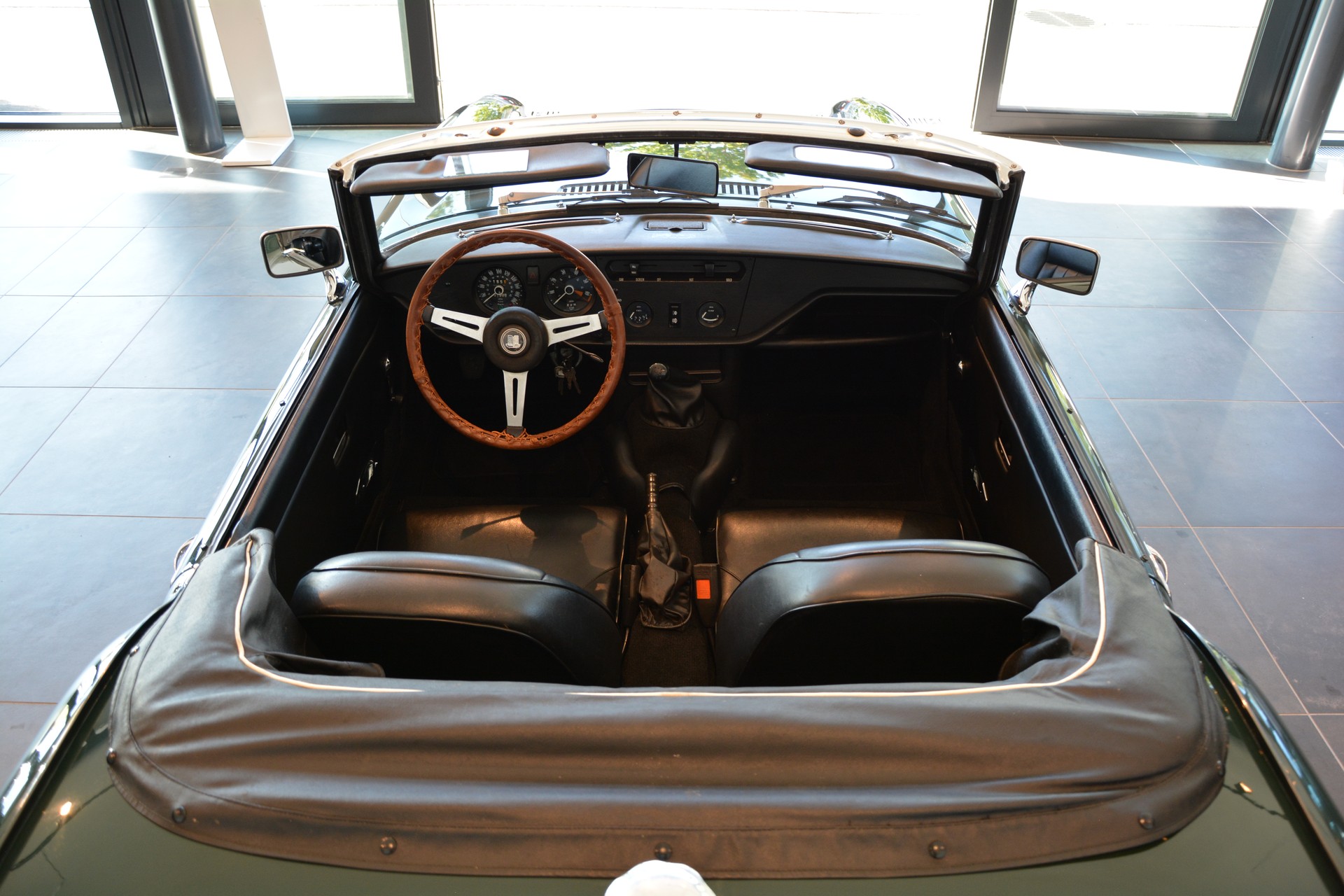 TRIUMPH Spitfire IV-image-17