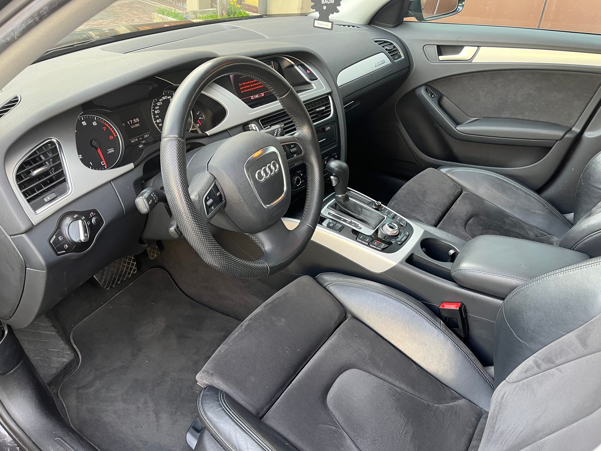 AUDI A4 Avant 2.0 TFSI quattro S-tronic-image-3
