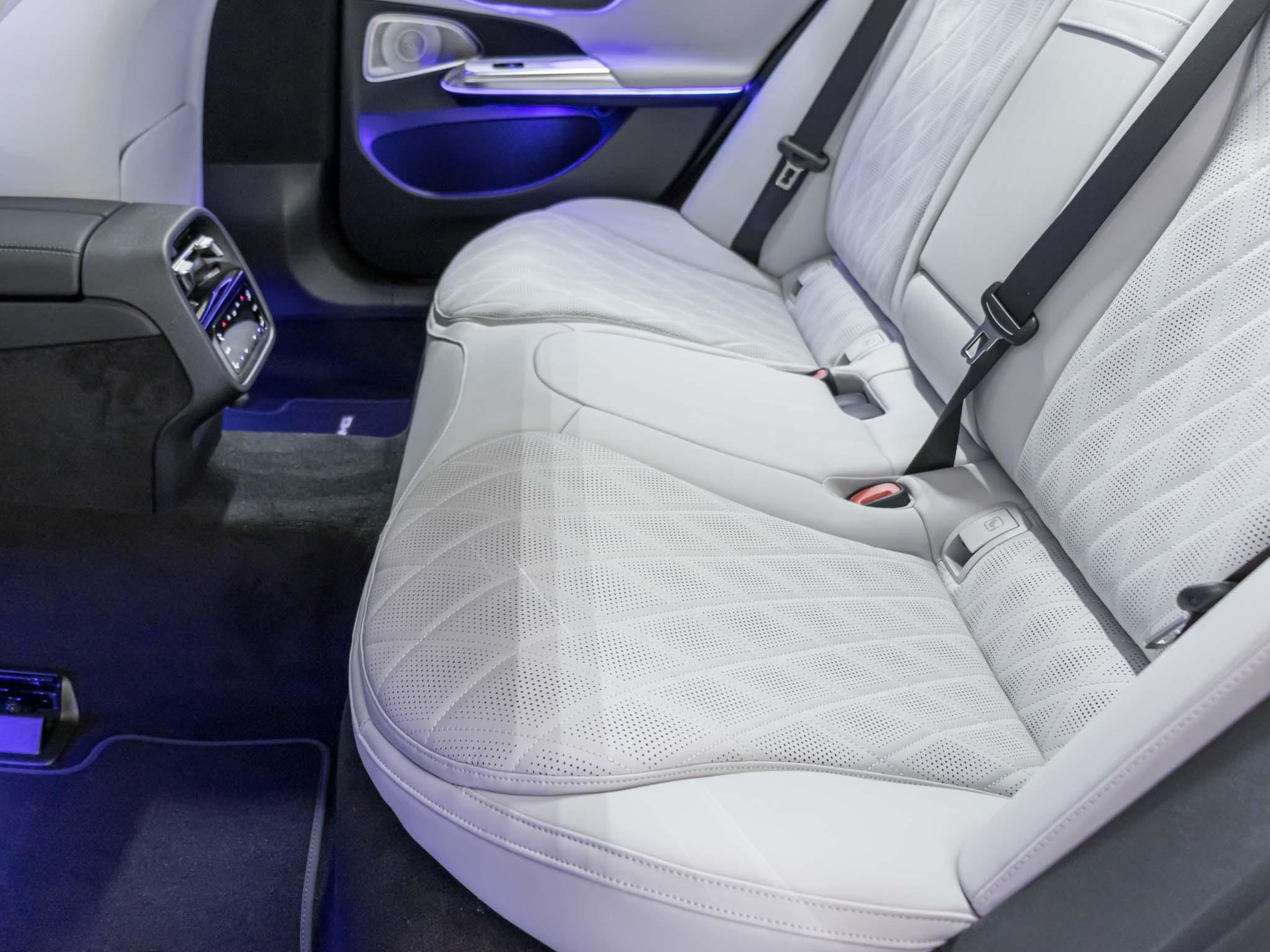 MERCEDES-BENZ E 450 d 4MATIC T-Modell-image-8