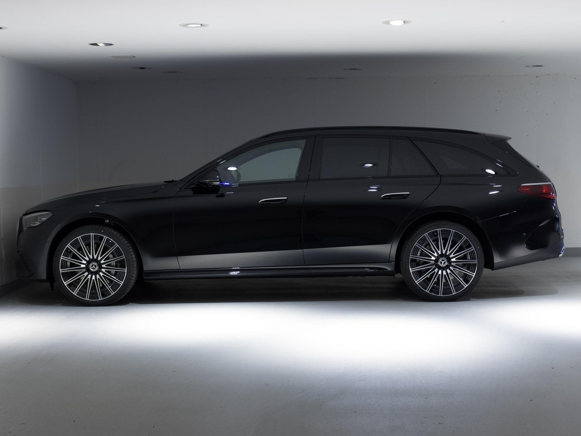 MERCEDES-BENZ E 450 d 4MATIC T-Modell-image-5