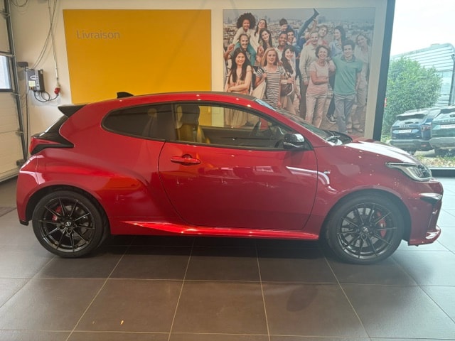 TOYOTA Yaris 1.6 GR Sport-image-1