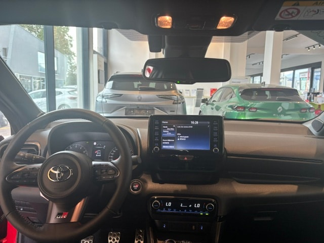 TOYOTA Yaris 1.6 GR Sport-image-10