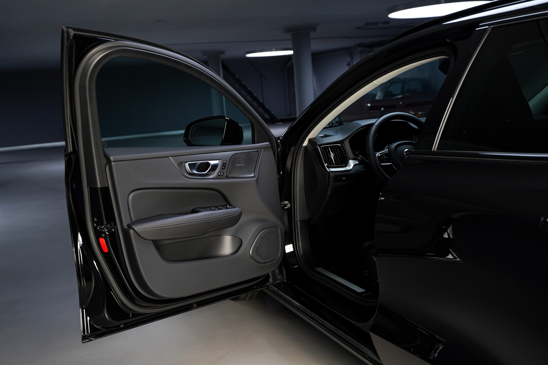 VOLVO V60 B4 Benzin Mild Hybrid Plus Dark DCT-image-8