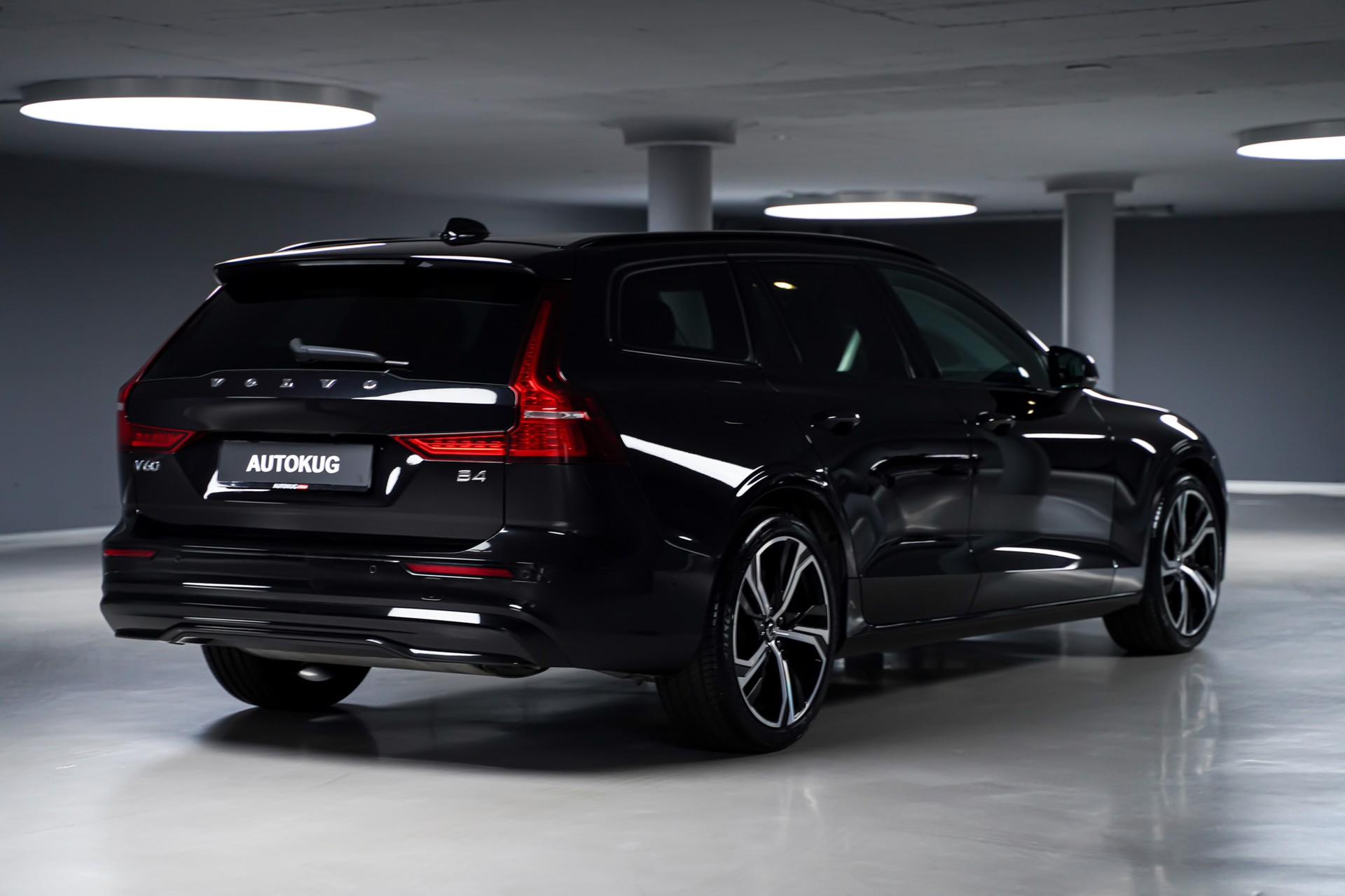 VOLVO V60 B4 Benzin Mild Hybrid Plus Dark DCT-image-4