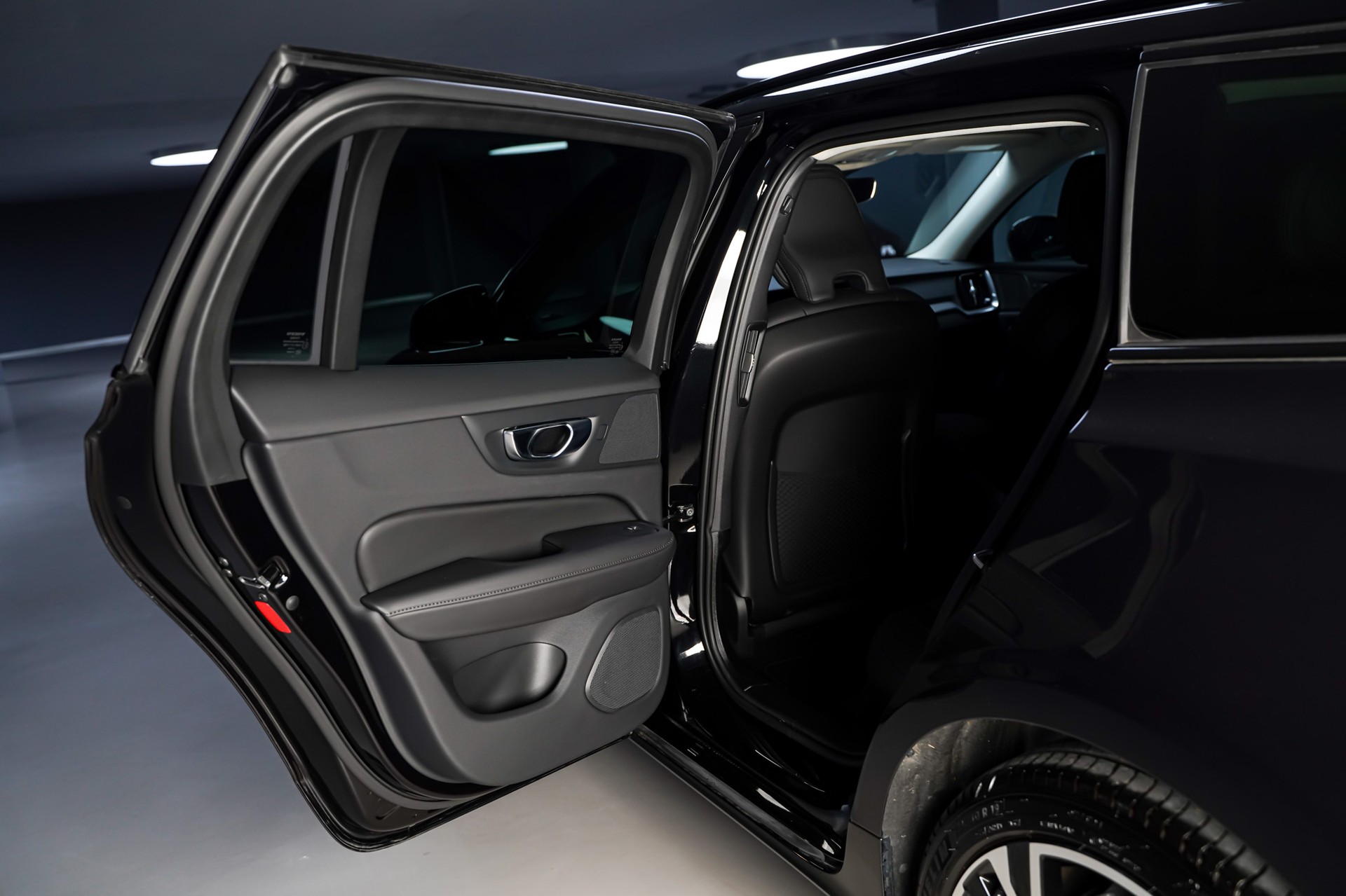 VOLVO V60 B4 Benzin Mild Hybrid Plus Dark DCT-image-15