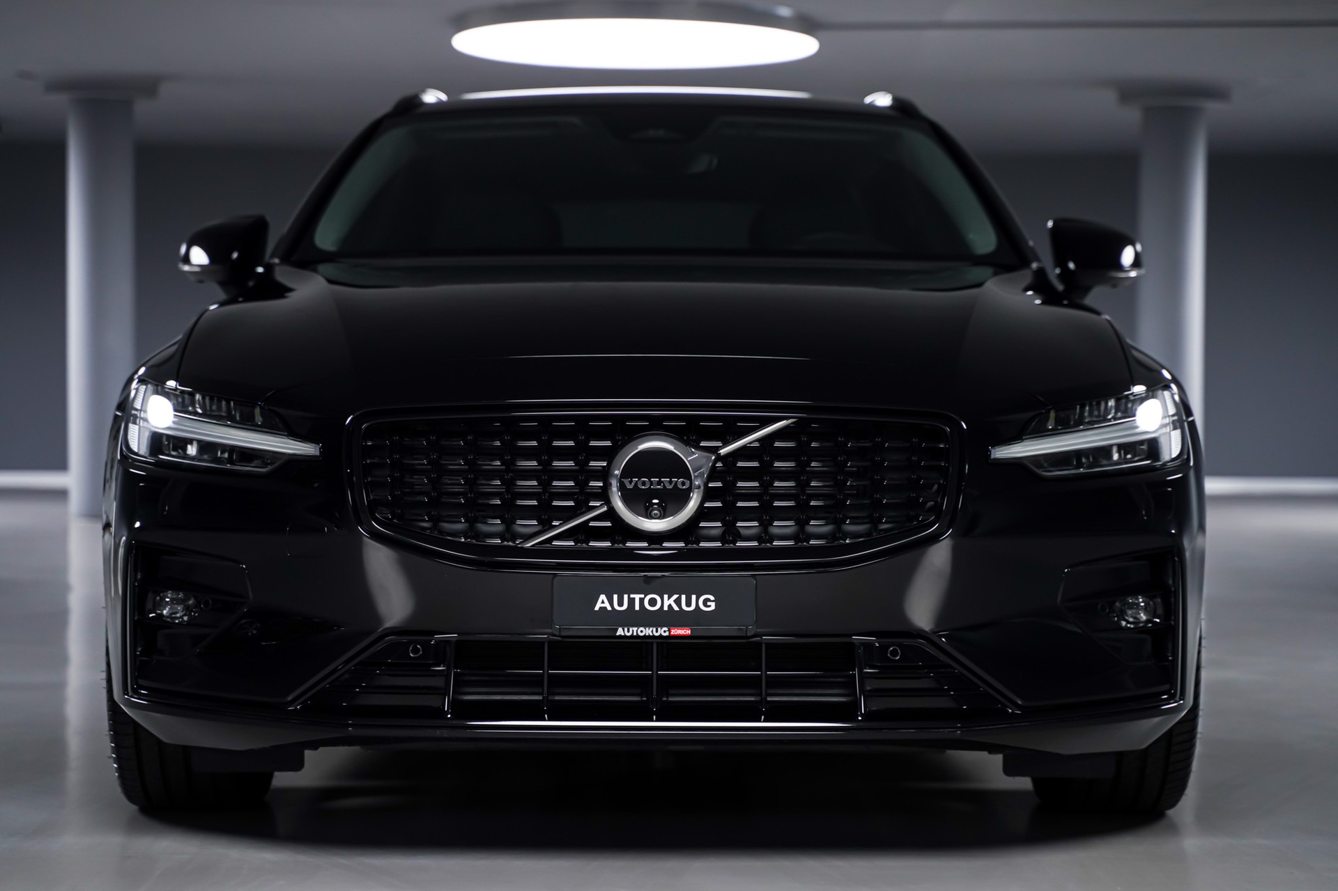 VOLVO V60 B4 Benzin Mild Hybrid Plus Dark DCT-image-1