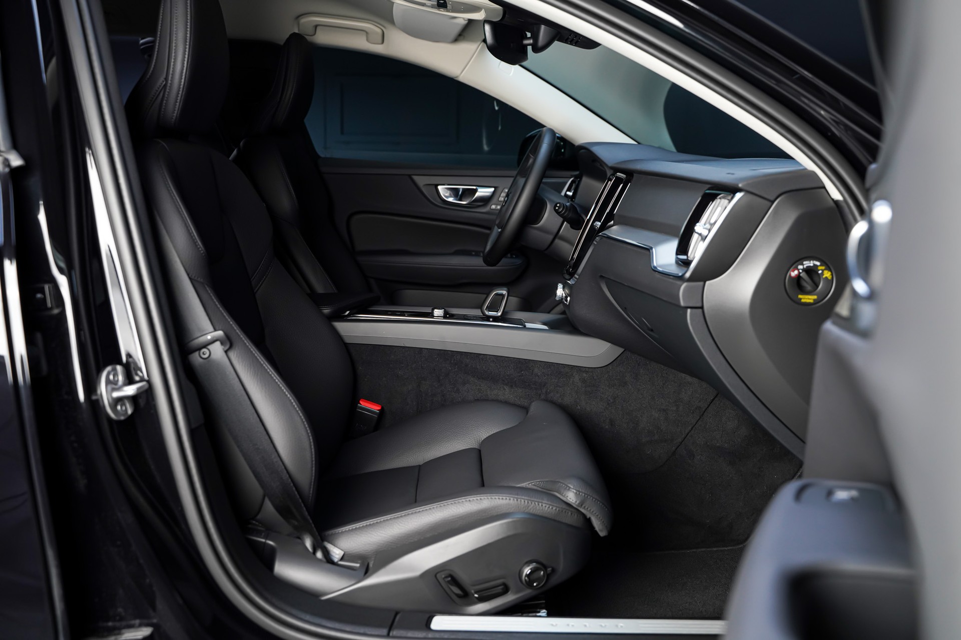 VOLVO V60 B4 Benzin Mild Hybrid Plus Dark DCT-image-18