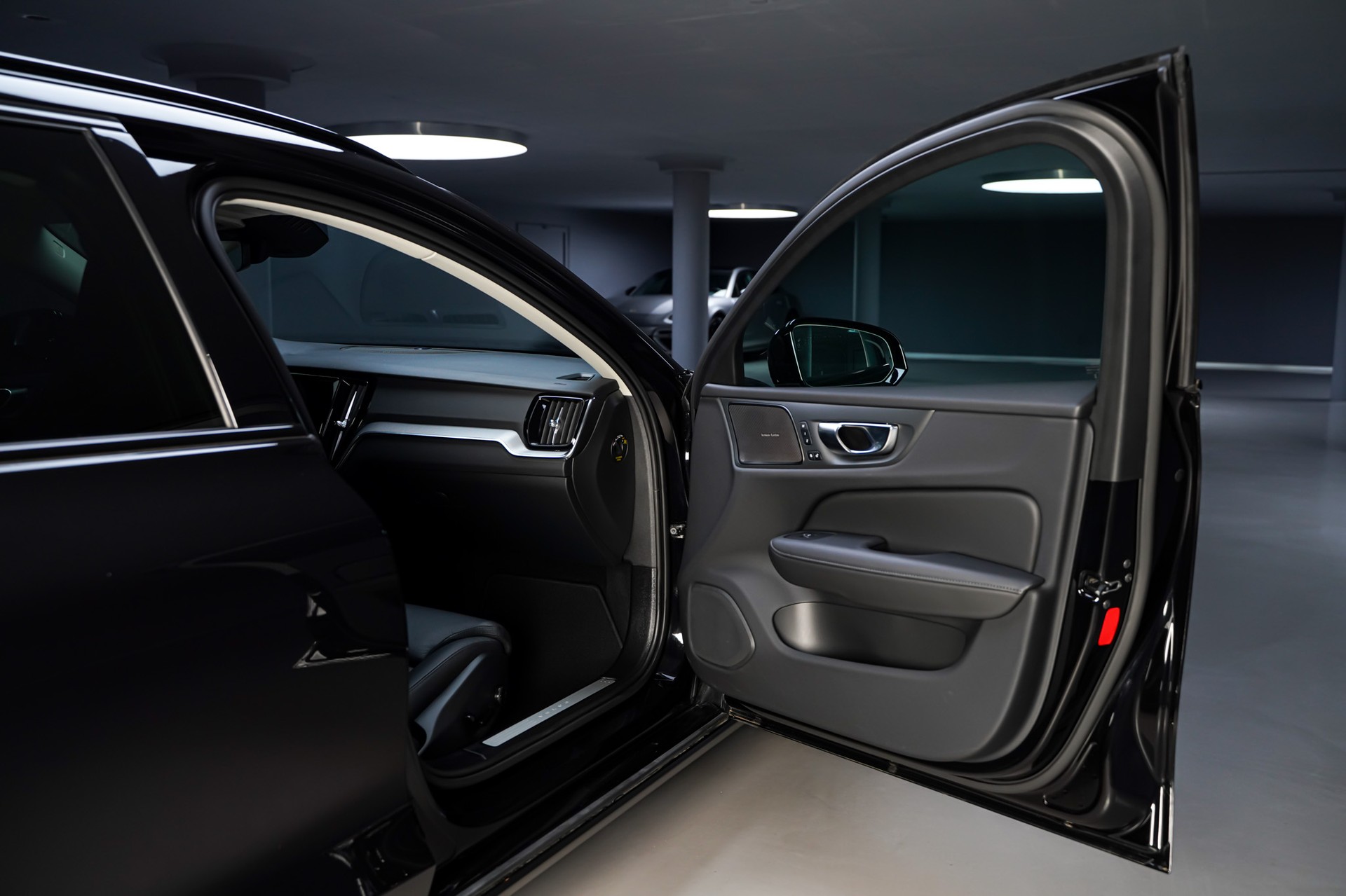 VOLVO V60 B4 Benzin Mild Hybrid Plus Dark DCT-image-17
