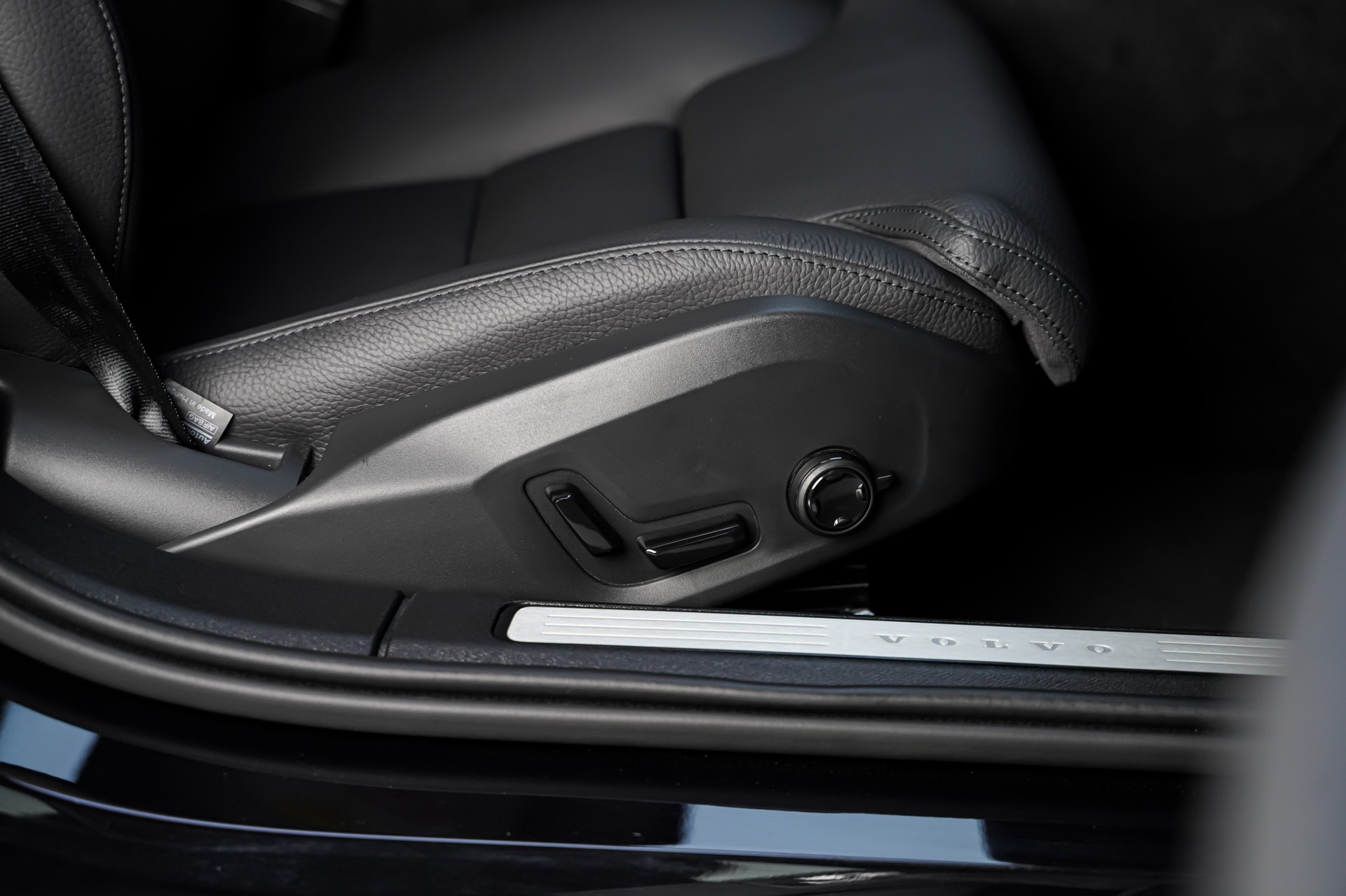 VOLVO V60 B4 Benzin Mild Hybrid Plus Dark DCT-image-19
