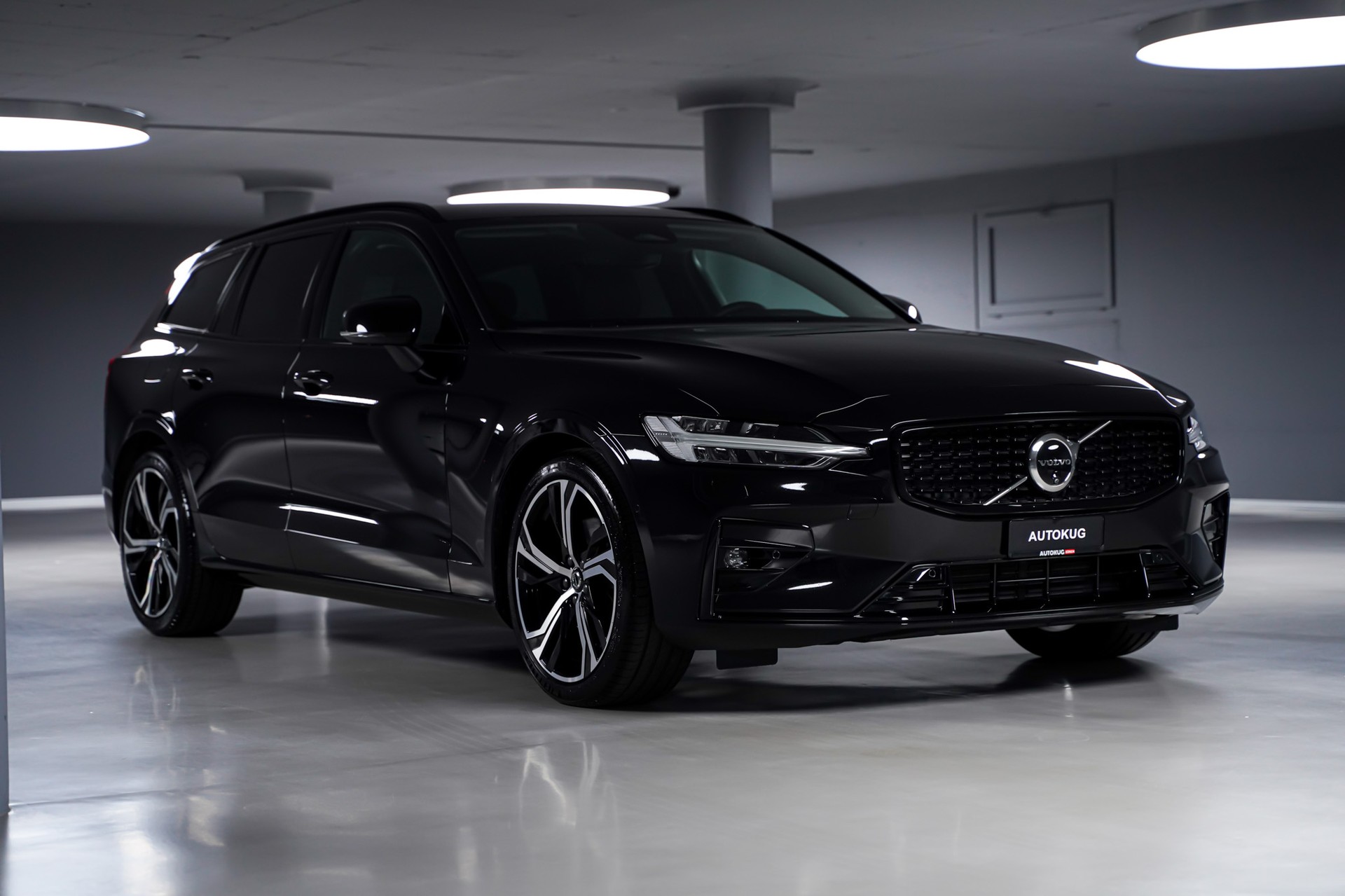 VOLVO V60 B4 Benzin Mild Hybrid Plus Dark DCT-image-2