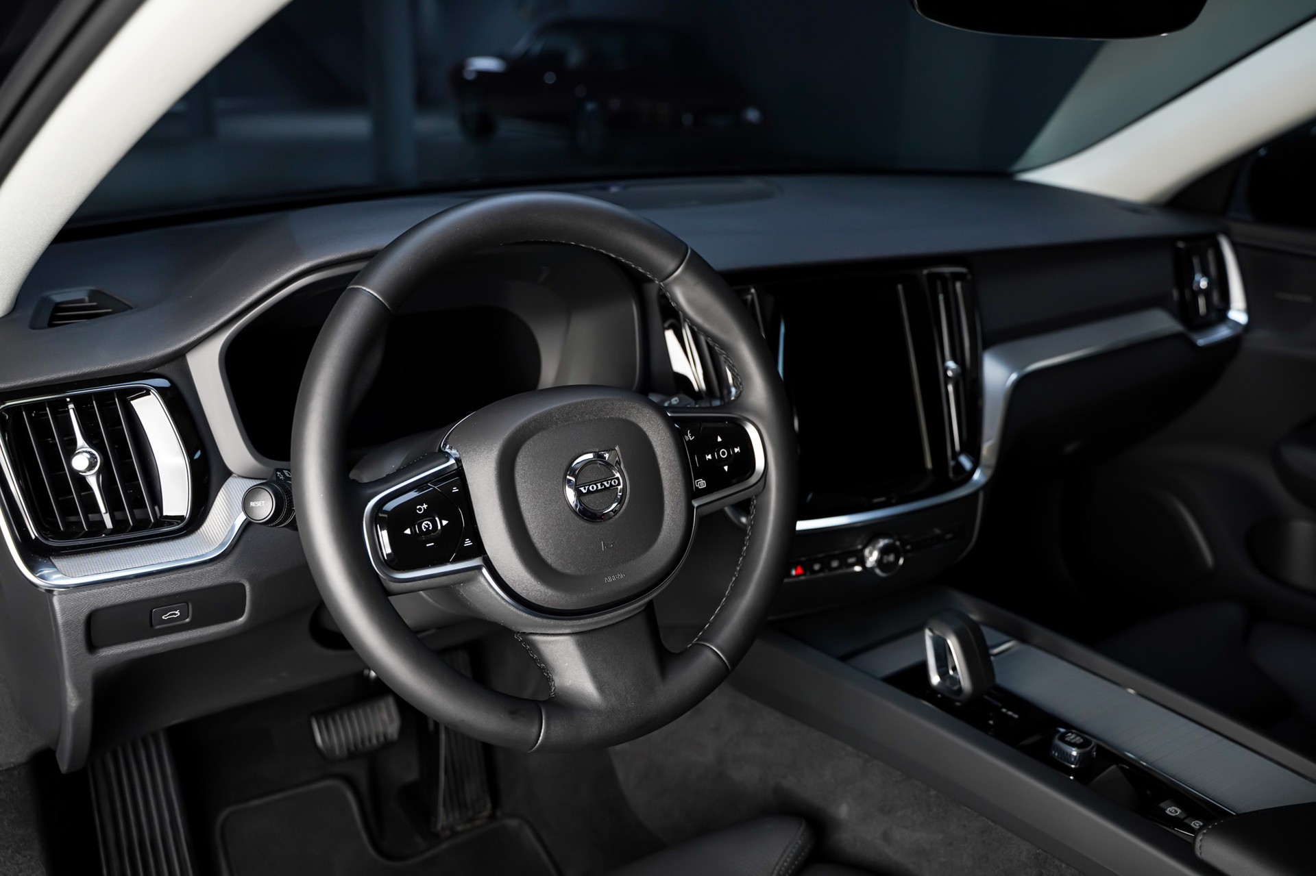 VOLVO V60 B4 Benzin Mild Hybrid Plus Dark DCT-image-11