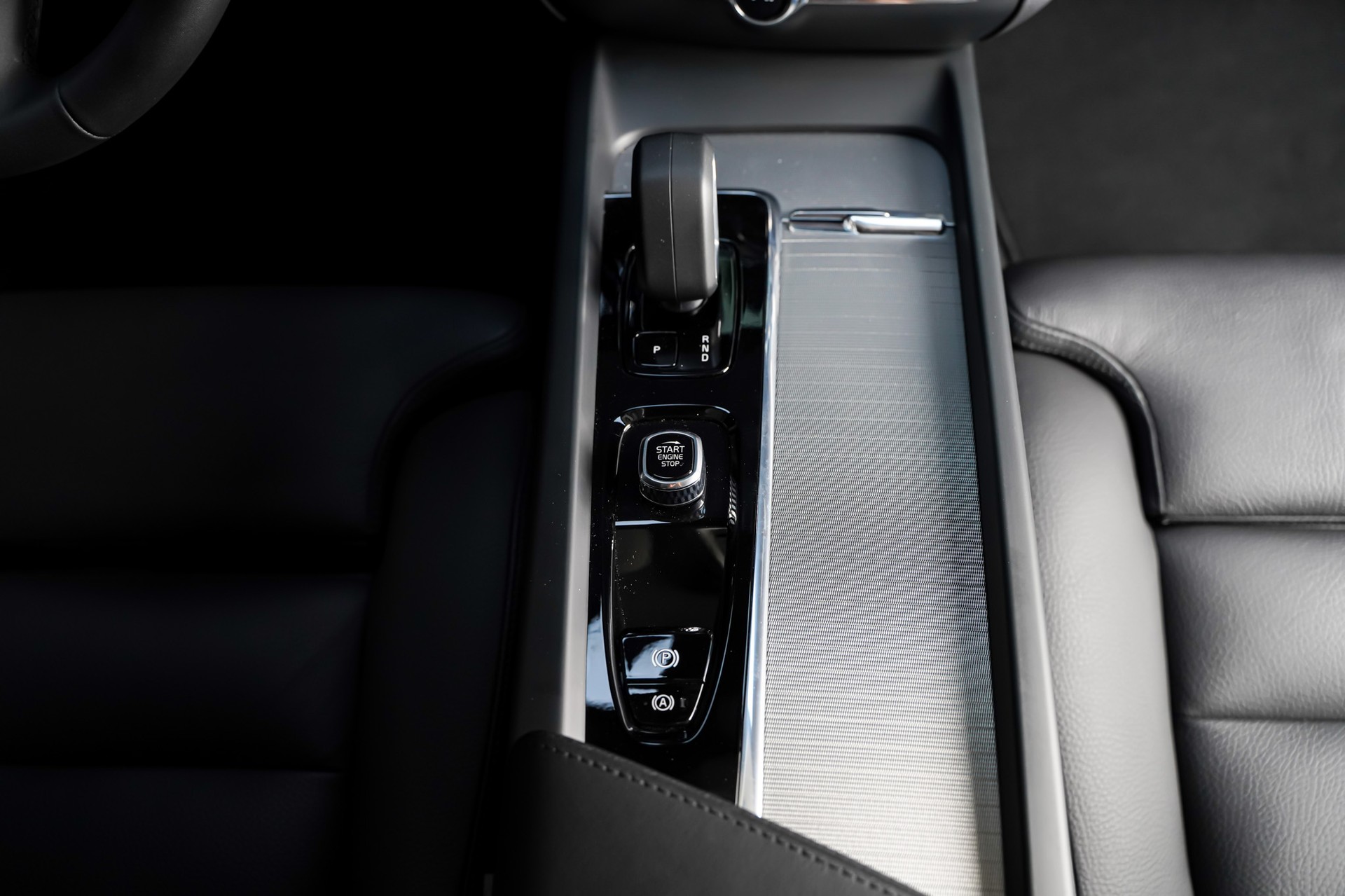 VOLVO V60 B4 Benzin Mild Hybrid Plus Dark DCT-image-24