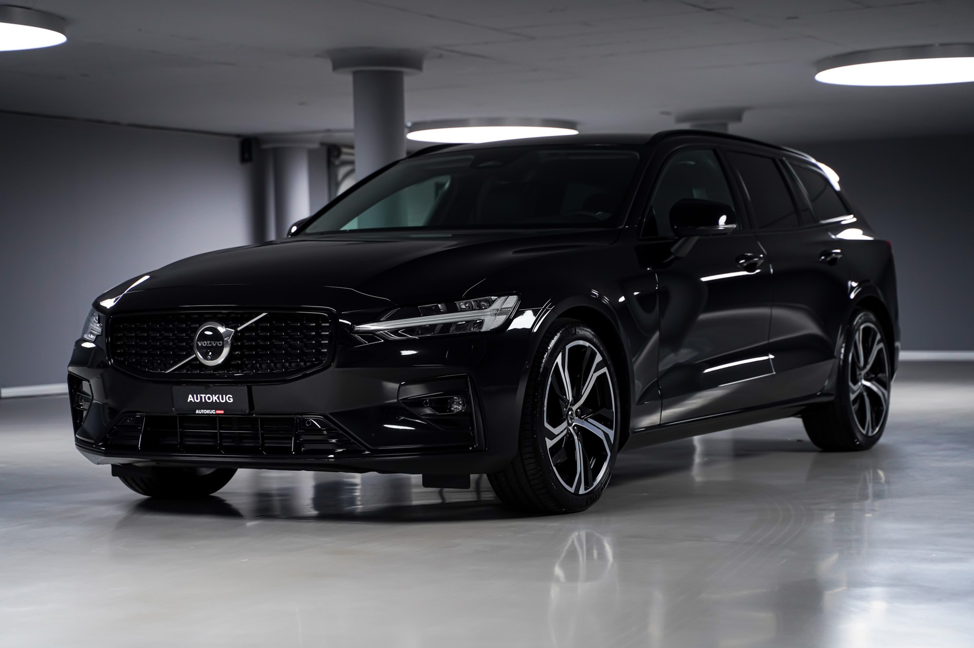 VOLVO V60 B4 Benzin Mild Hybrid Plus Dark DCT-image-0