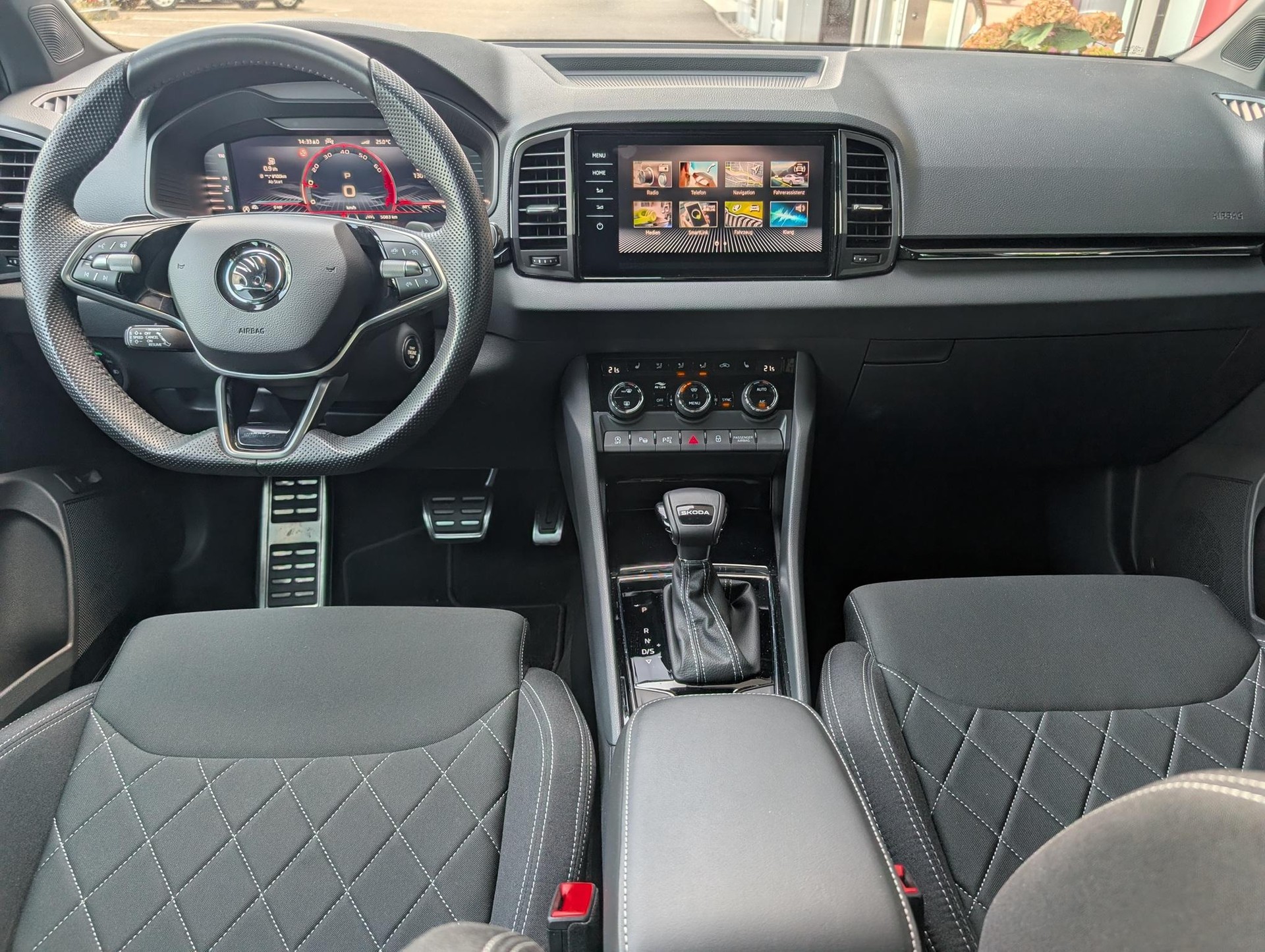 SKODA Karoq 1.5 TSI SportLine DSG-image-13