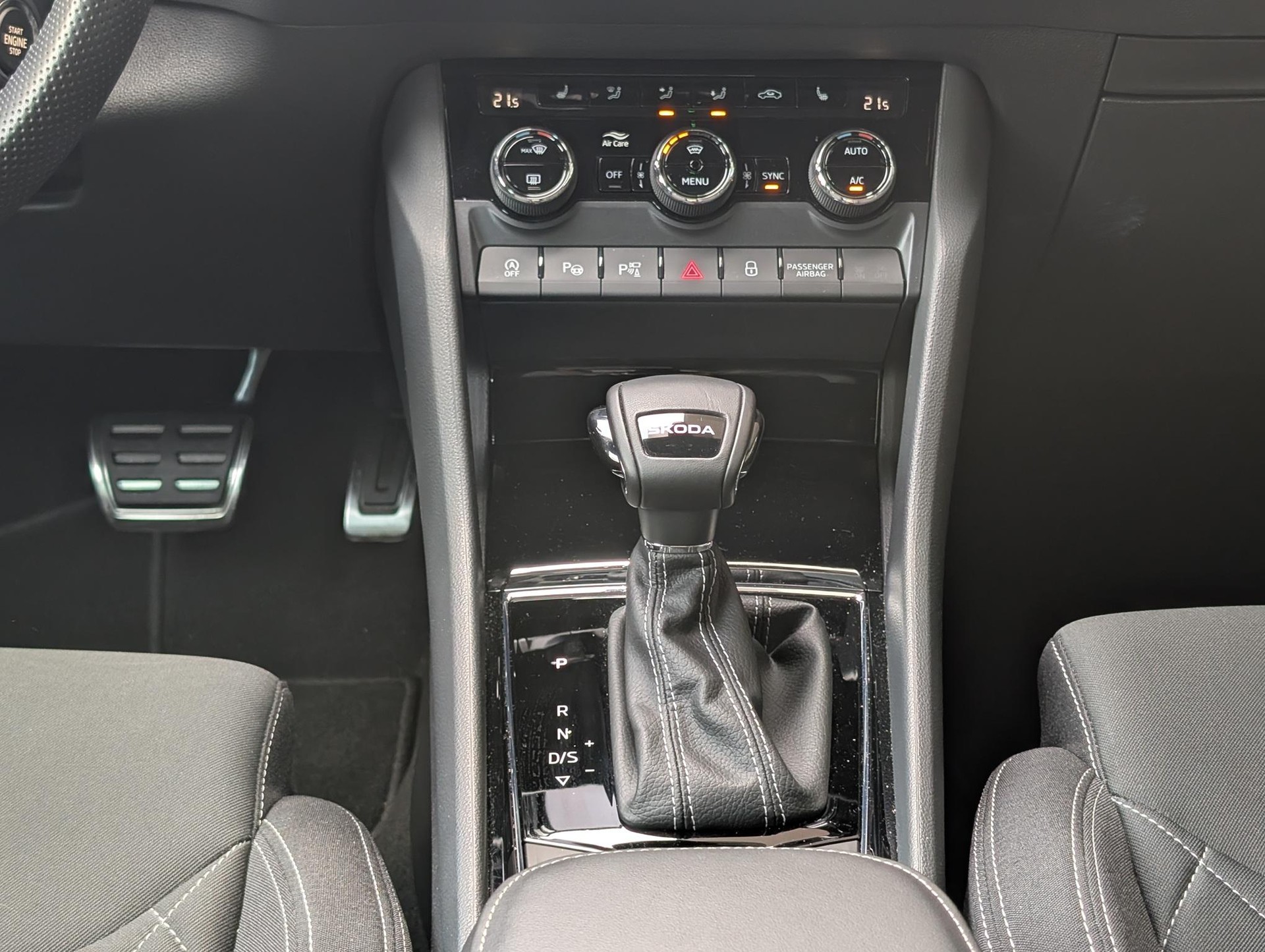 SKODA Karoq 1.5 TSI SportLine DSG-image-12