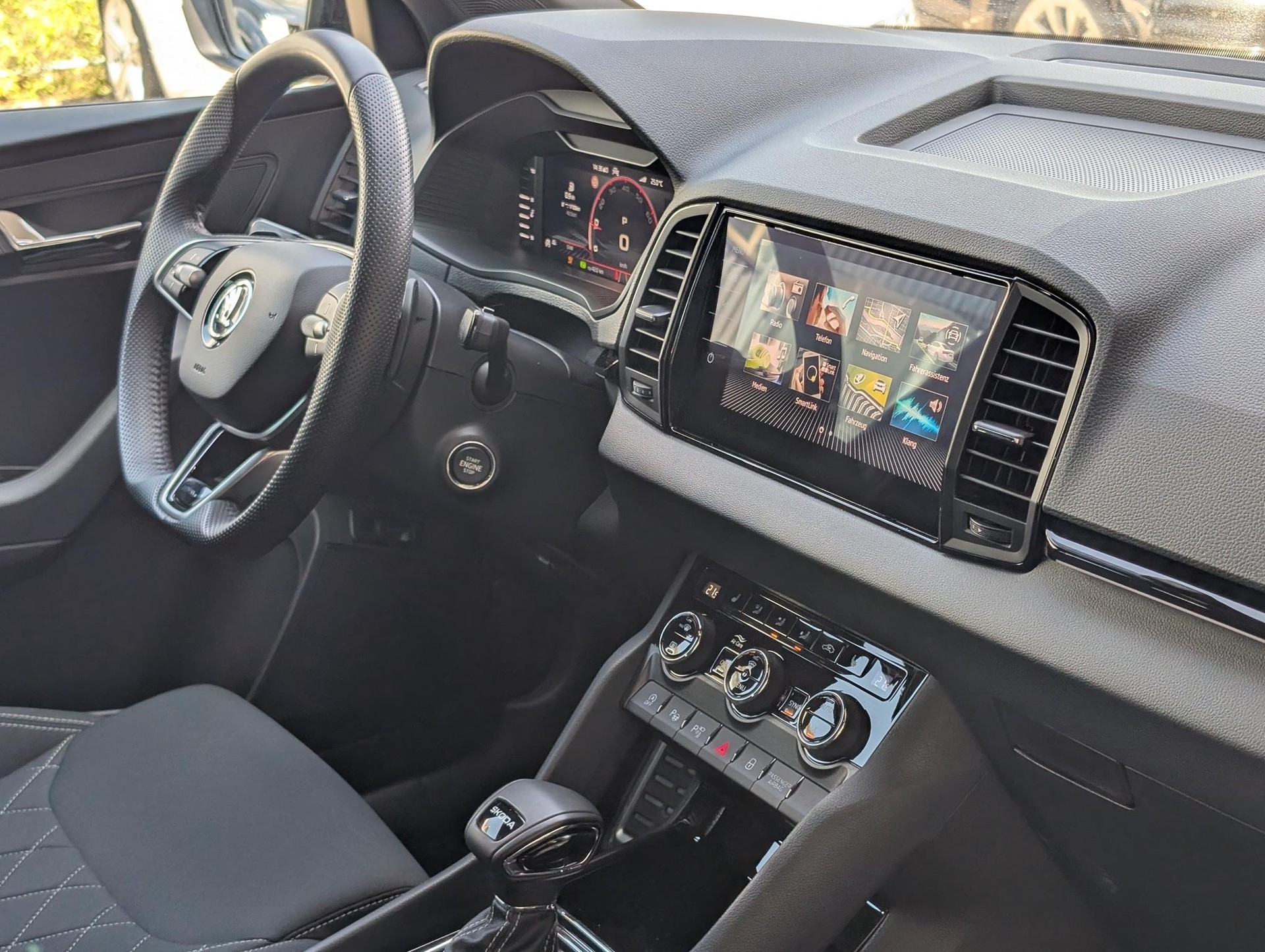 SKODA Karoq 1.5 TSI SportLine DSG-image-17