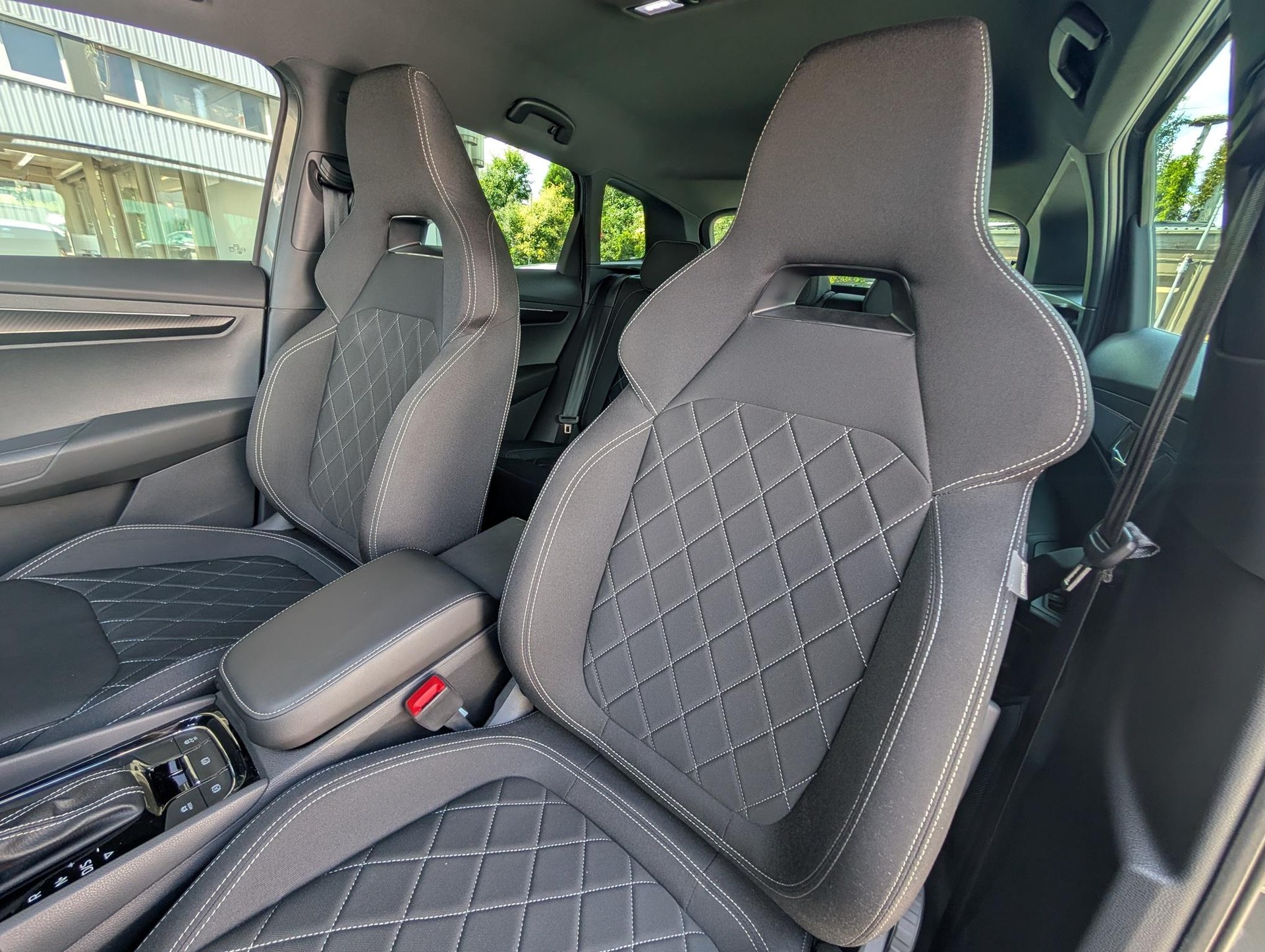 SKODA Karoq 1.5 TSI SportLine DSG-image-11