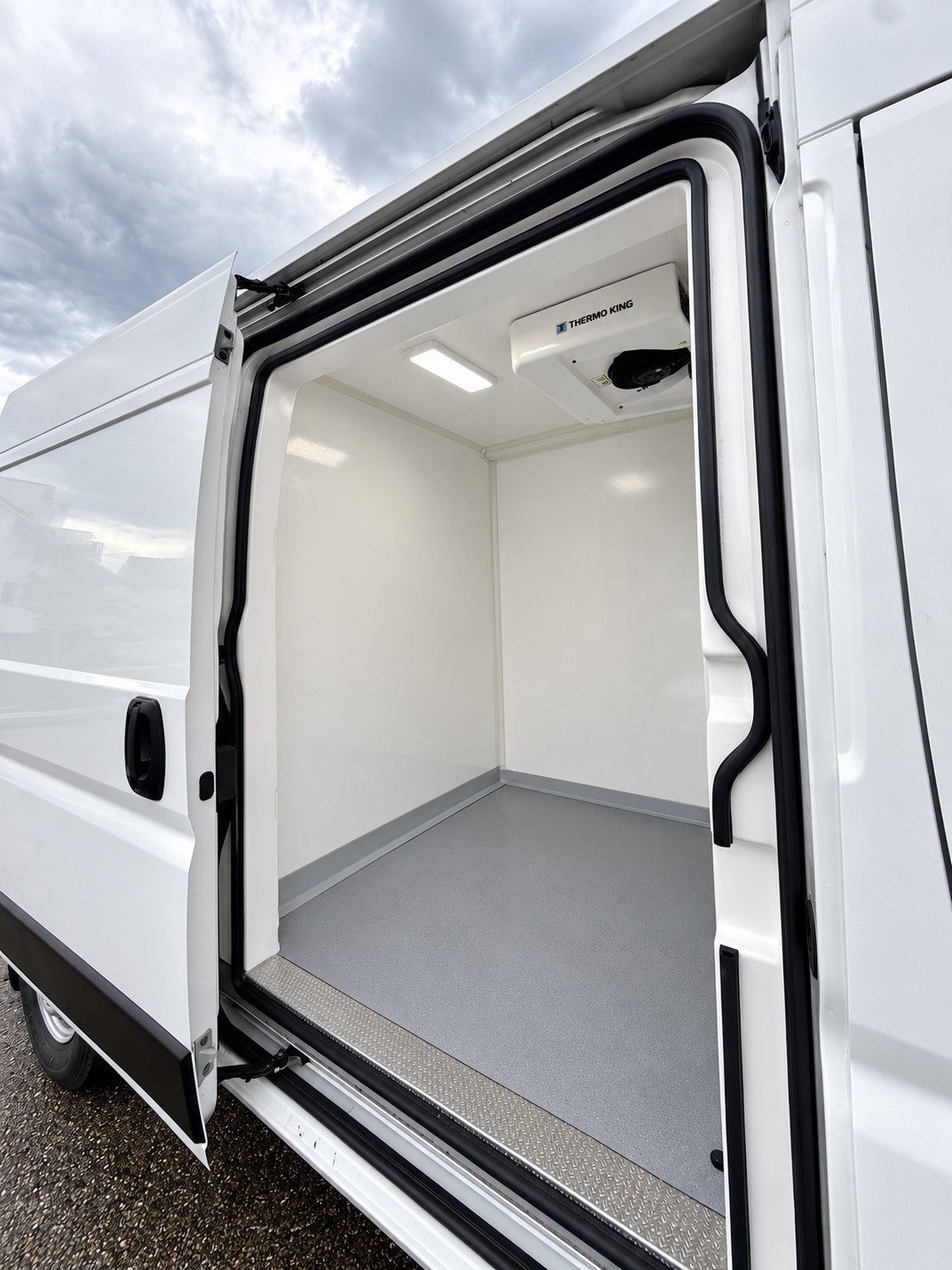CITROEN Jumper 33 2.0 BlueHDi 130 Attraction L2H2-image-8