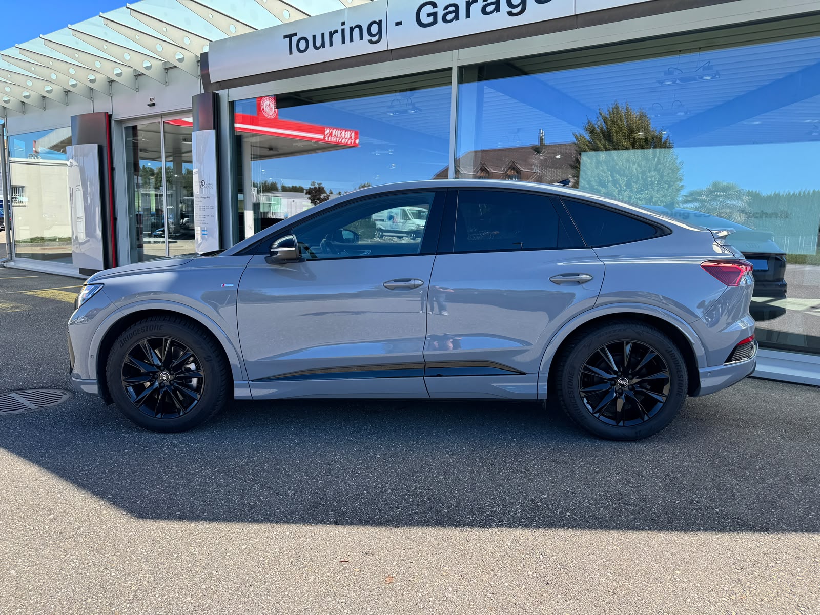 AUDI Q4 Sportback e-tron 45 Edition Swiss Ski quattro mit Black Edition & S-line Packet-image-1