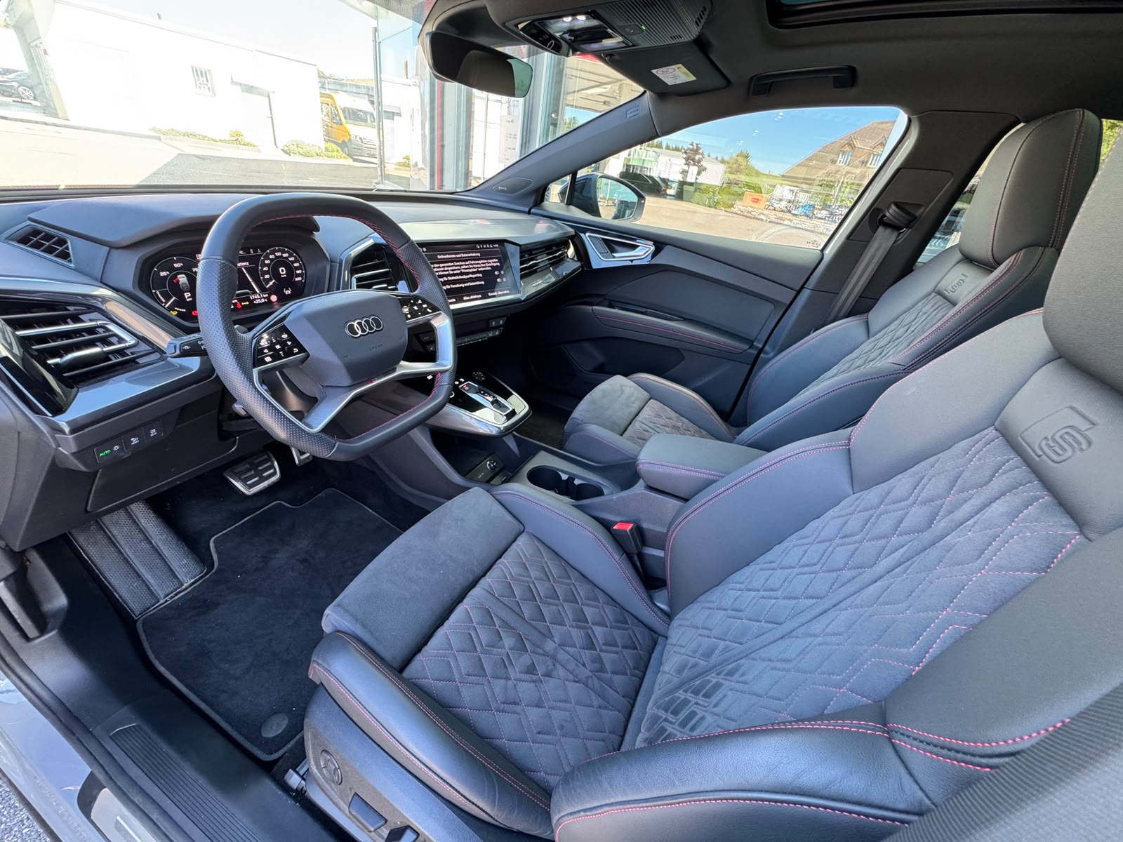 AUDI Q4 Sportback e-tron 45 Edition Swiss Ski quattro mit Black Edition & S-line Packet-image-12