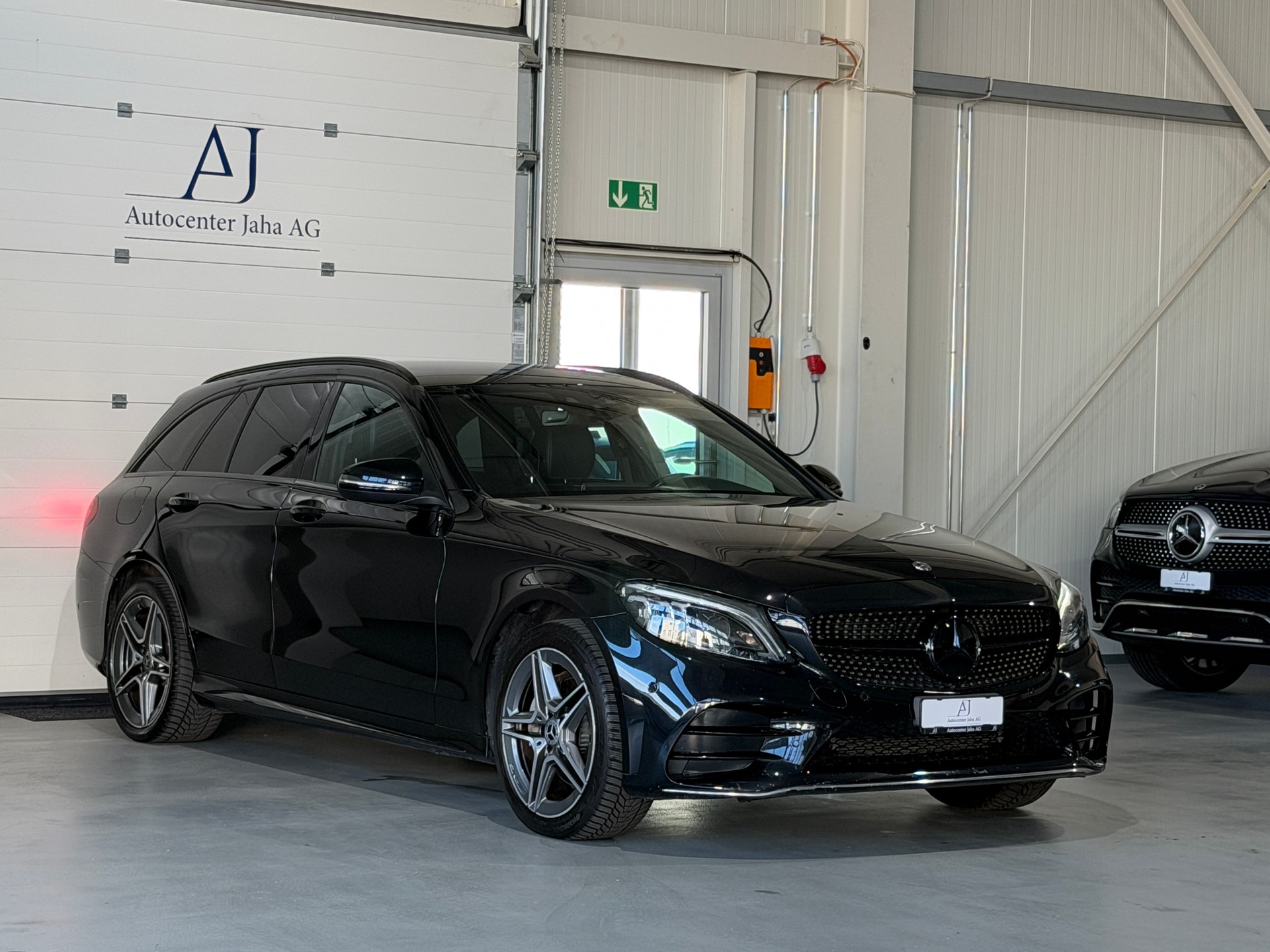 MERCEDES-BENZ C 200 Swiss Star AMG Line 4M 9G-Tronic (CH)-image-3