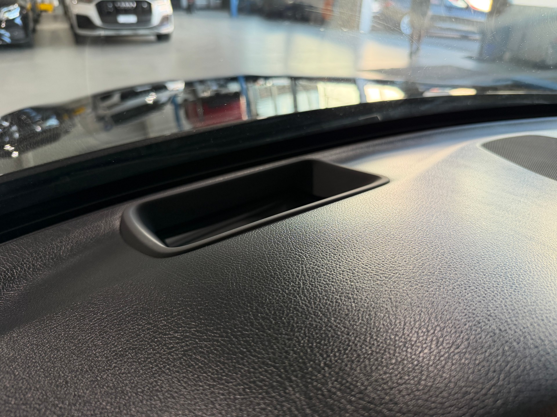 MERCEDES-BENZ C 200 Swiss Star AMG Line 4M 9G-Tronic (CH)-image-7