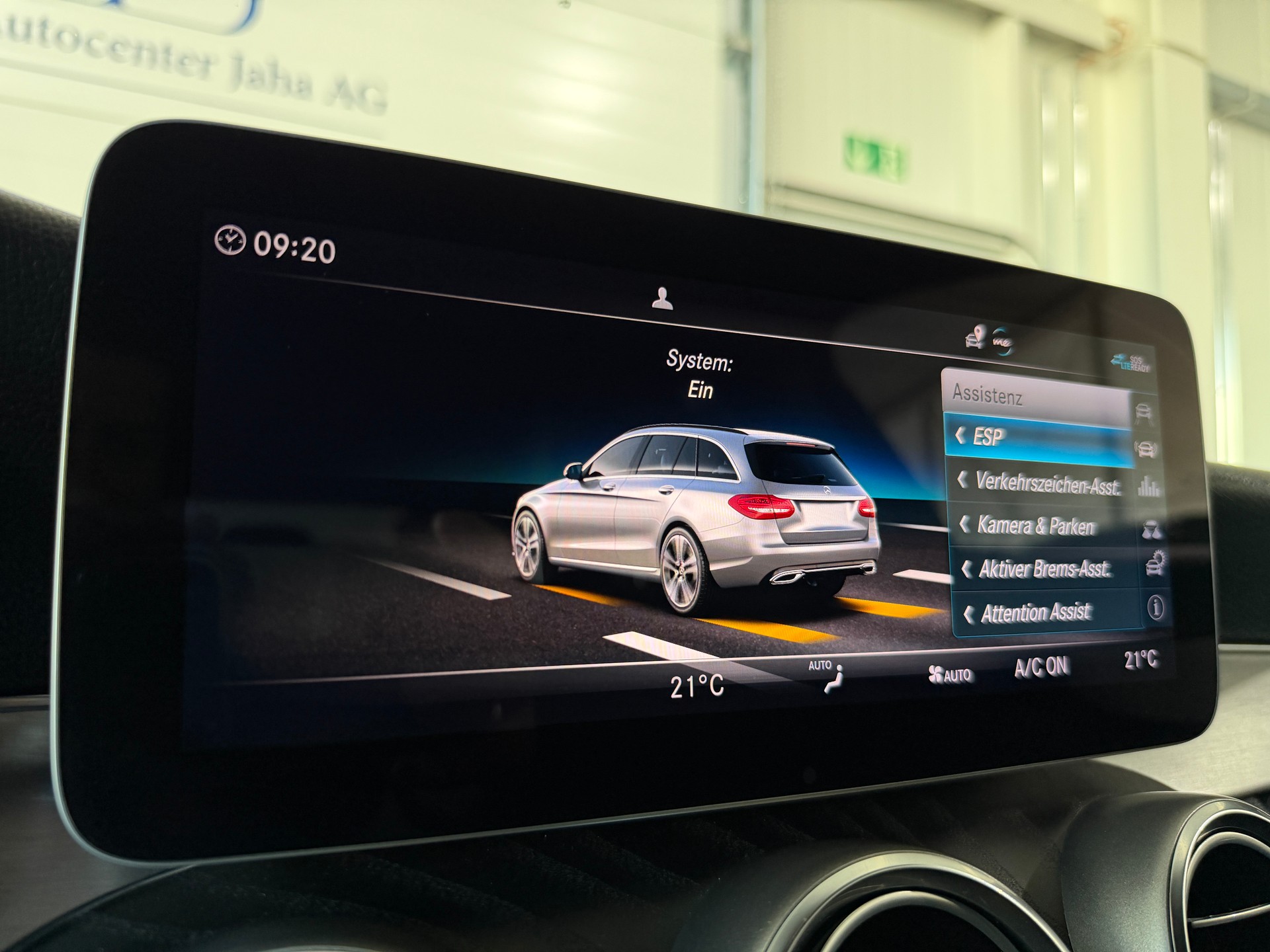 MERCEDES-BENZ C 200 Swiss Star AMG Line 4M 9G-Tronic (CH)-image-12