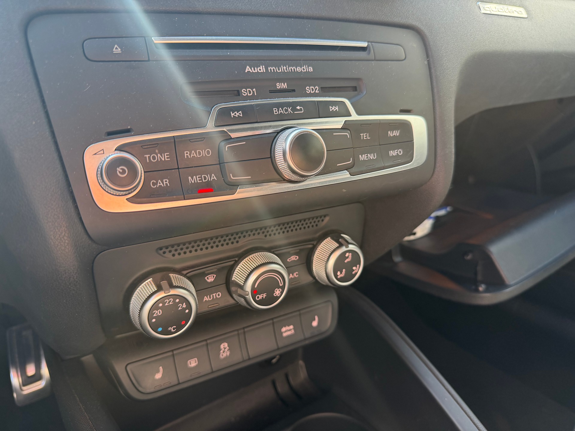 AUDI S1 Sportback 2.0 TFSI Sport quattro-image-10