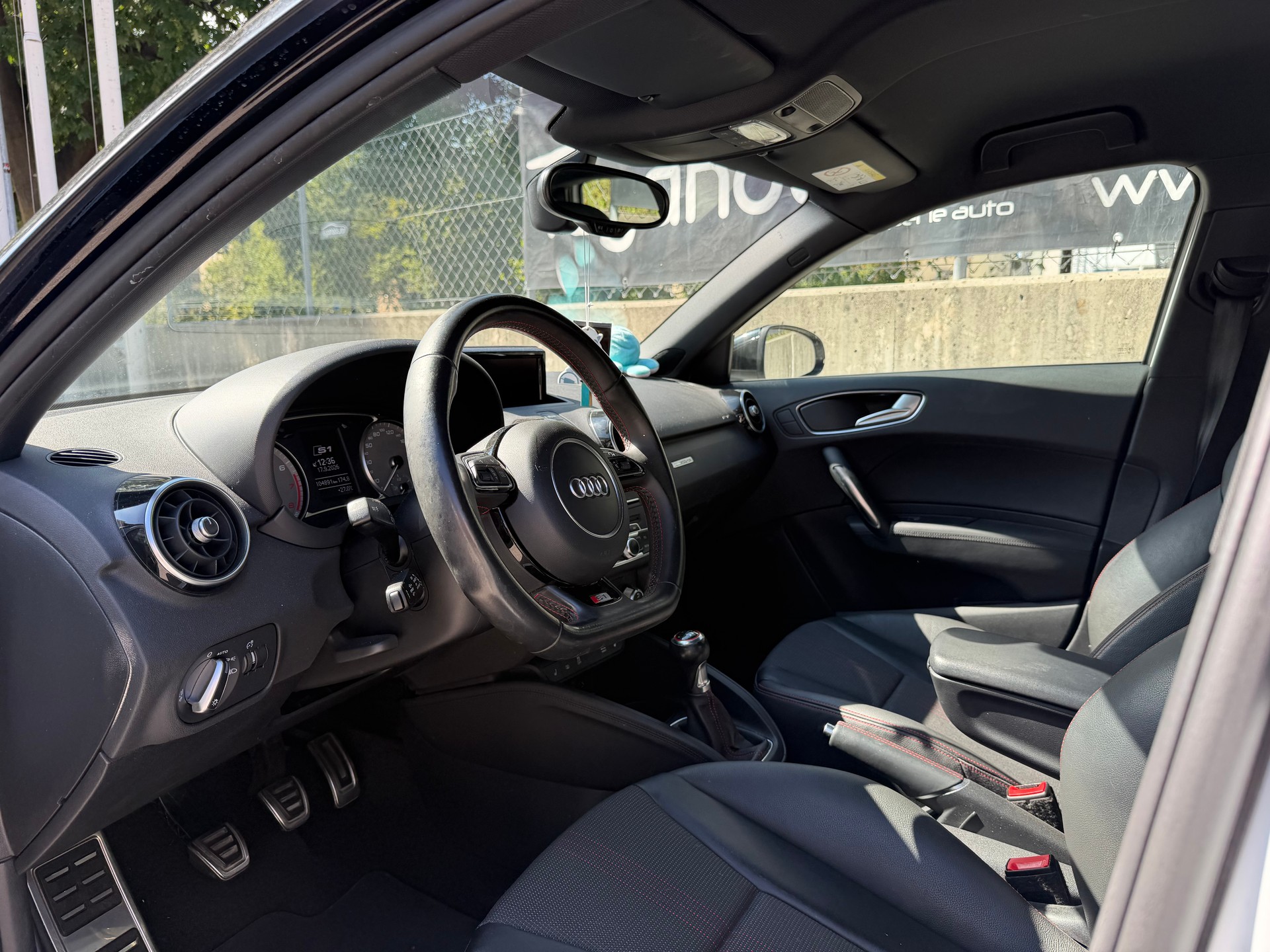 AUDI S1 Sportback 2.0 TFSI Sport quattro-image-6