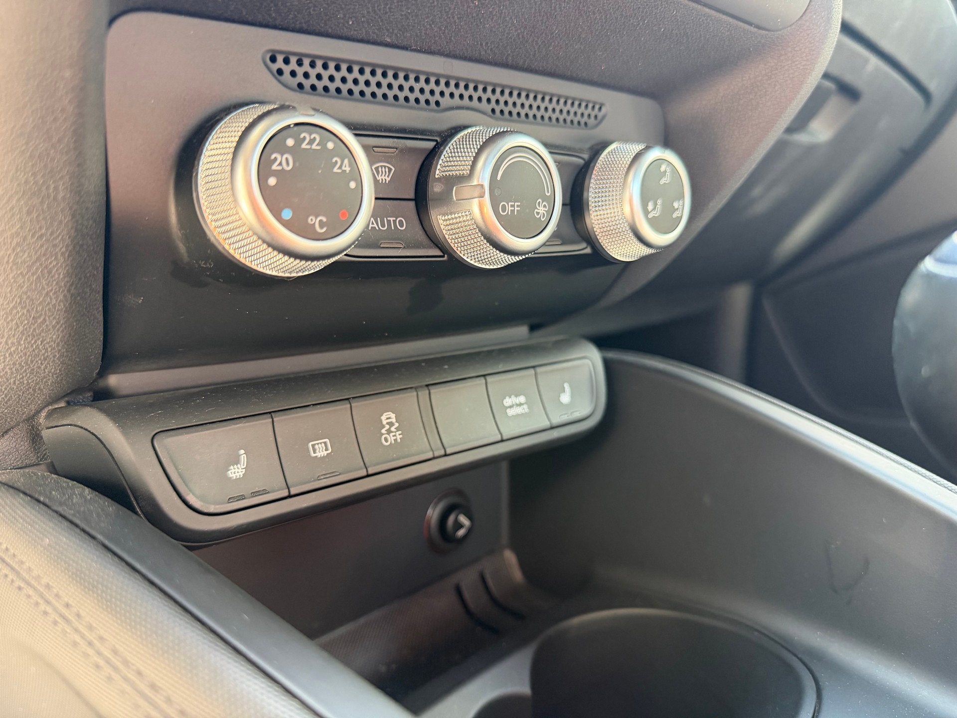 AUDI S1 Sportback 2.0 TFSI Sport quattro-image-12