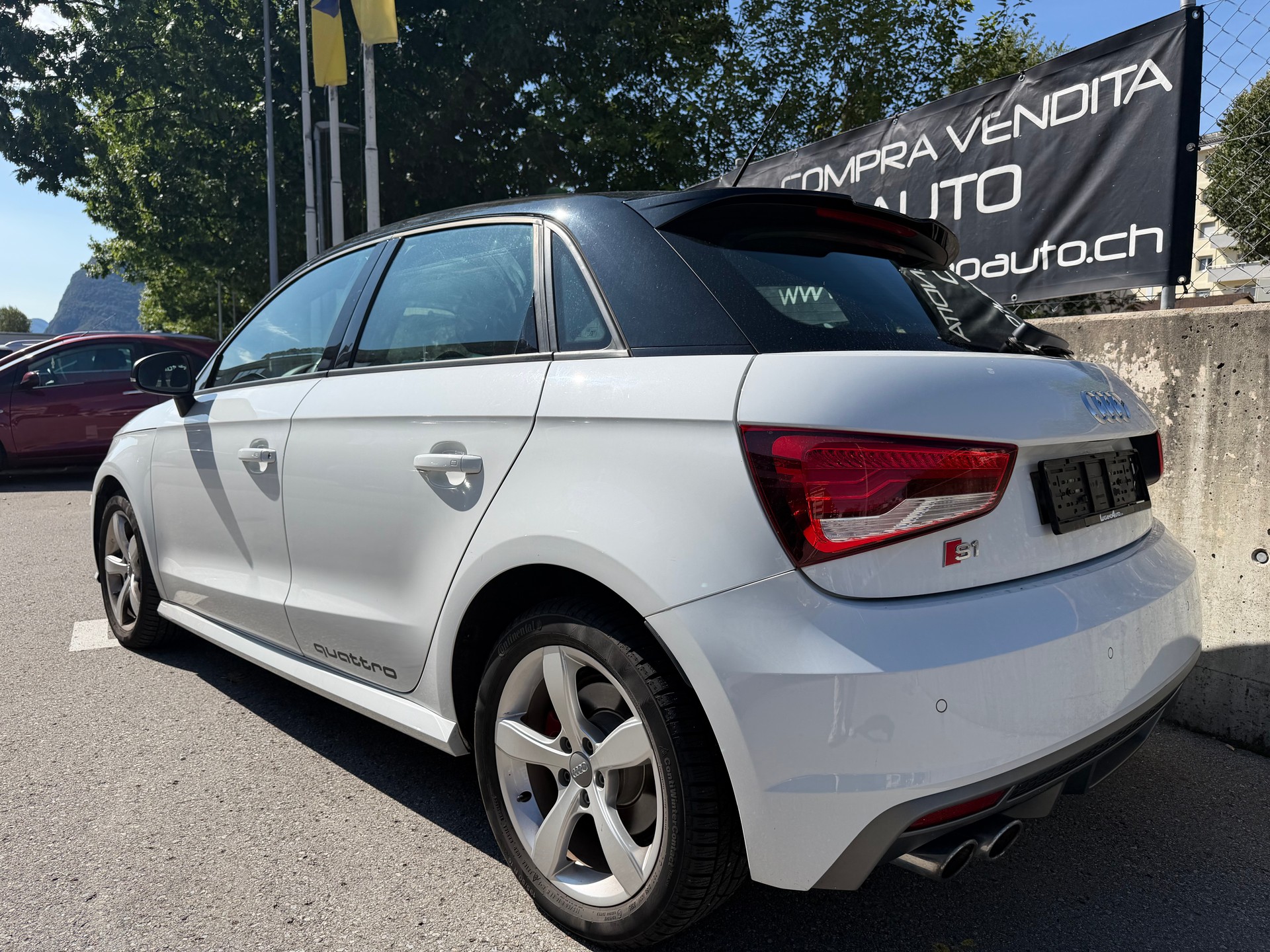 AUDI S1 Sportback 2.0 TFSI Sport quattro-image-3