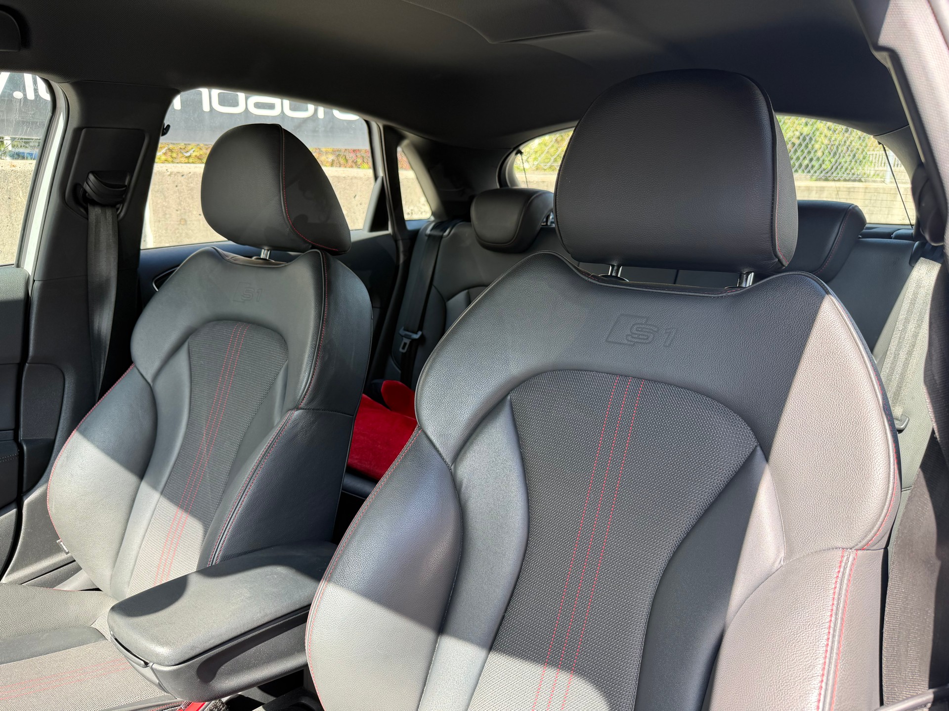 AUDI S1 Sportback 2.0 TFSI Sport quattro-image-9