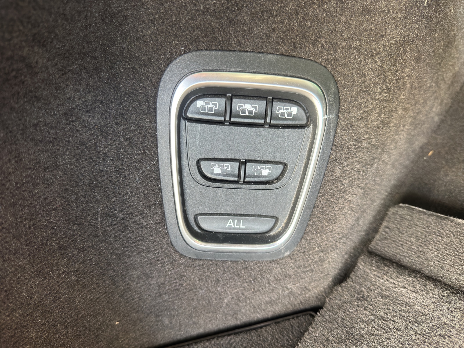RENAULT Espace 1.6 TCe Intens Automat 200PS 7-Plätzer inkl. AHK-image-23