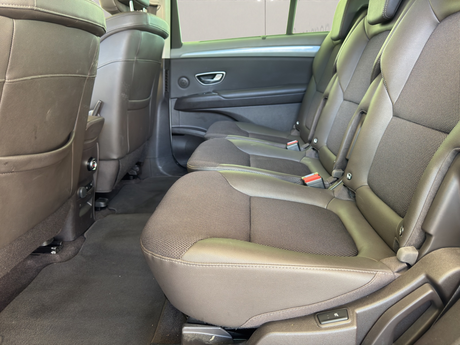 RENAULT Espace 1.6 TCe Intens Automat 200PS 7-Plätzer inkl. AHK-image-21