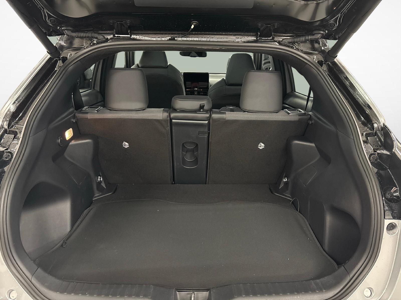 TOYOTA Yaris Cross 1.5 VVT-i HSD Premium AWD-i-image-11