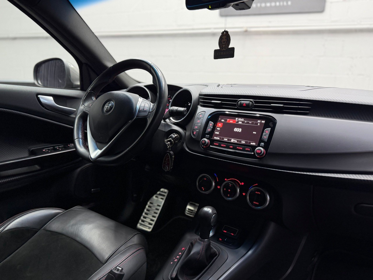 ALFA ROMEO Giulietta 1750 TBi Veloce TCT QV | CH-Auto | Grau Matt | Ragazzon Auspuff-image-25
