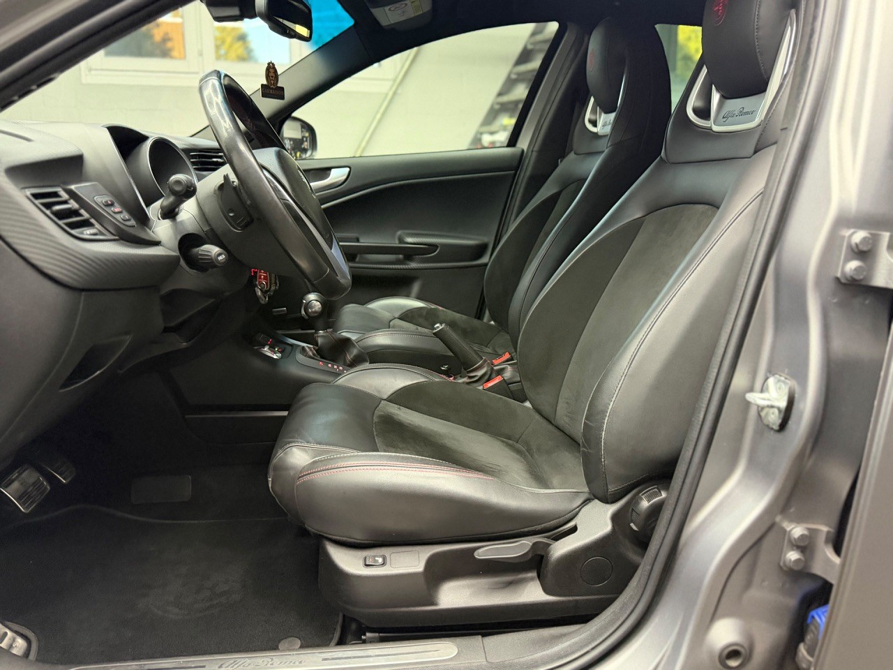 ALFA ROMEO Giulietta 1750 TBi Veloce TCT QV | CH-Auto | Grau Matt | Ragazzon Auspuff-image-14