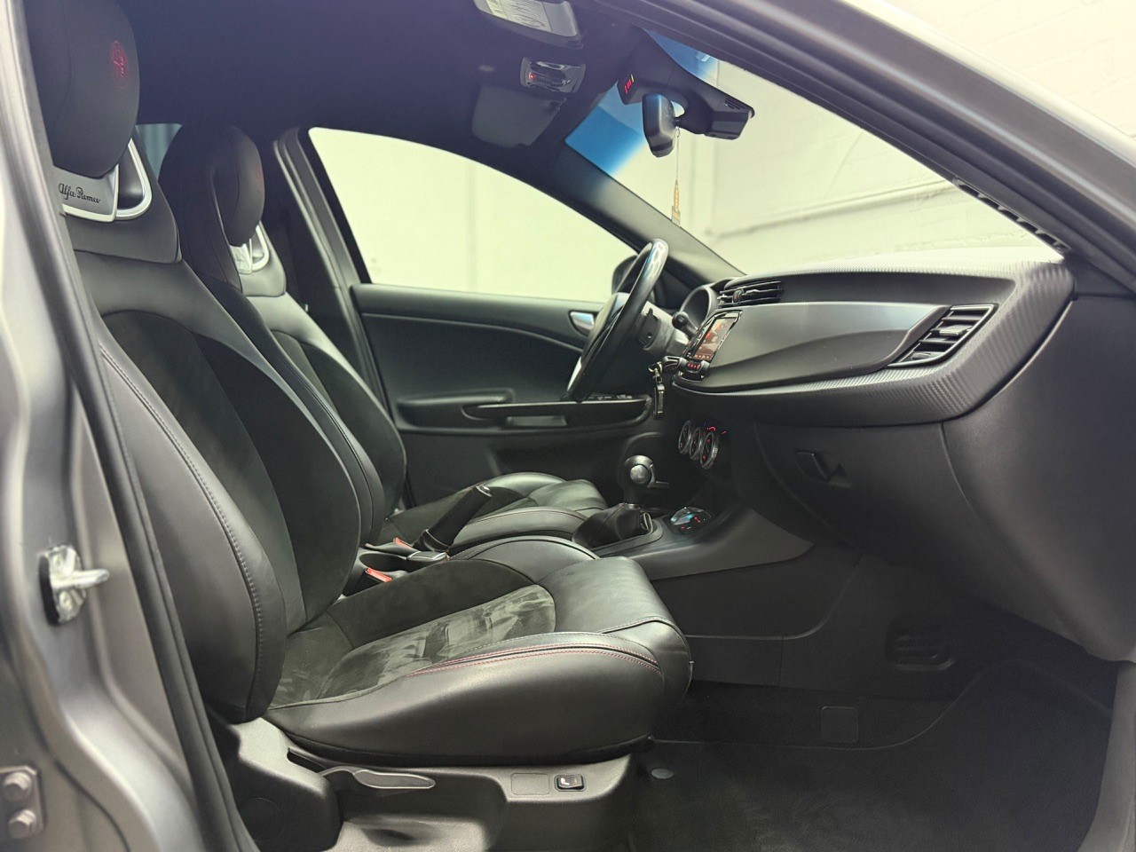 ALFA ROMEO Giulietta 1750 TBi Veloce TCT QV | CH-Auto | Grau Matt | Ragazzon Auspuff-image-24