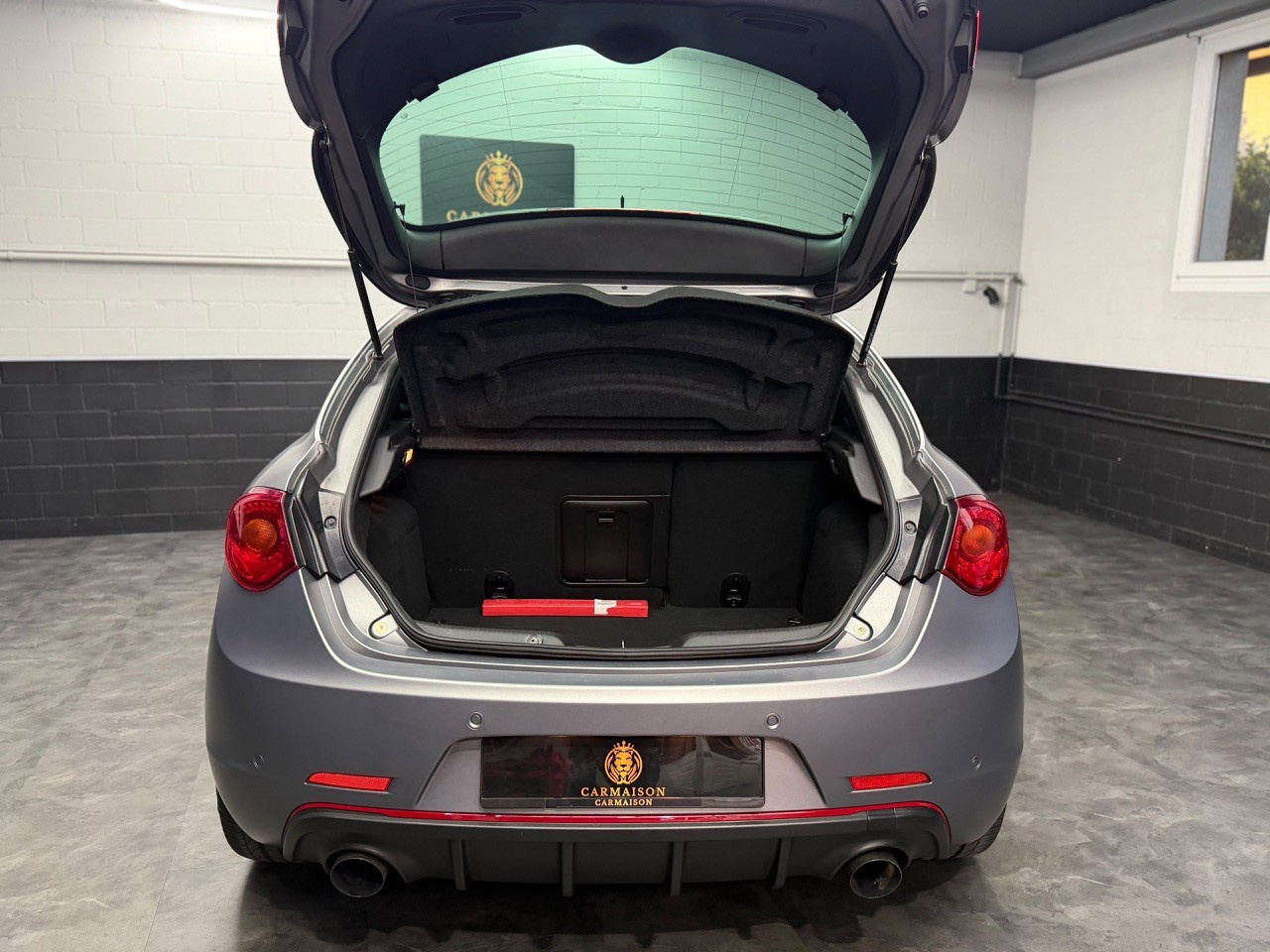 ALFA ROMEO Giulietta 1750 TBi Veloce TCT QV | CH-Auto | Grau Matt | Ragazzon Auspuff-image-21