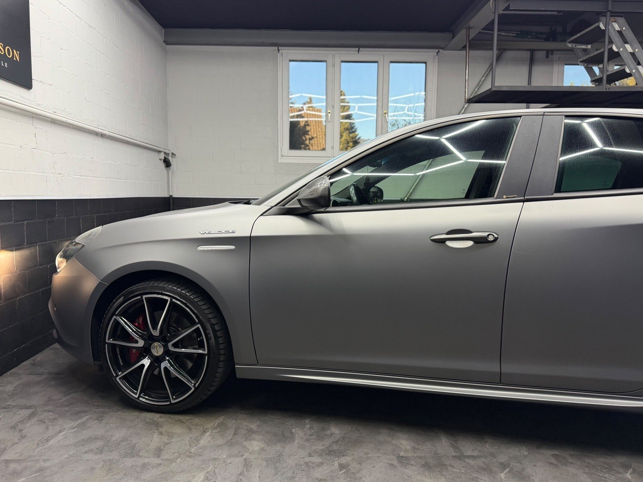 ALFA ROMEO Giulietta 1750 TBi Veloce TCT QV | CH-Auto | Grau Matt | Ragazzon Auspuff-image-11