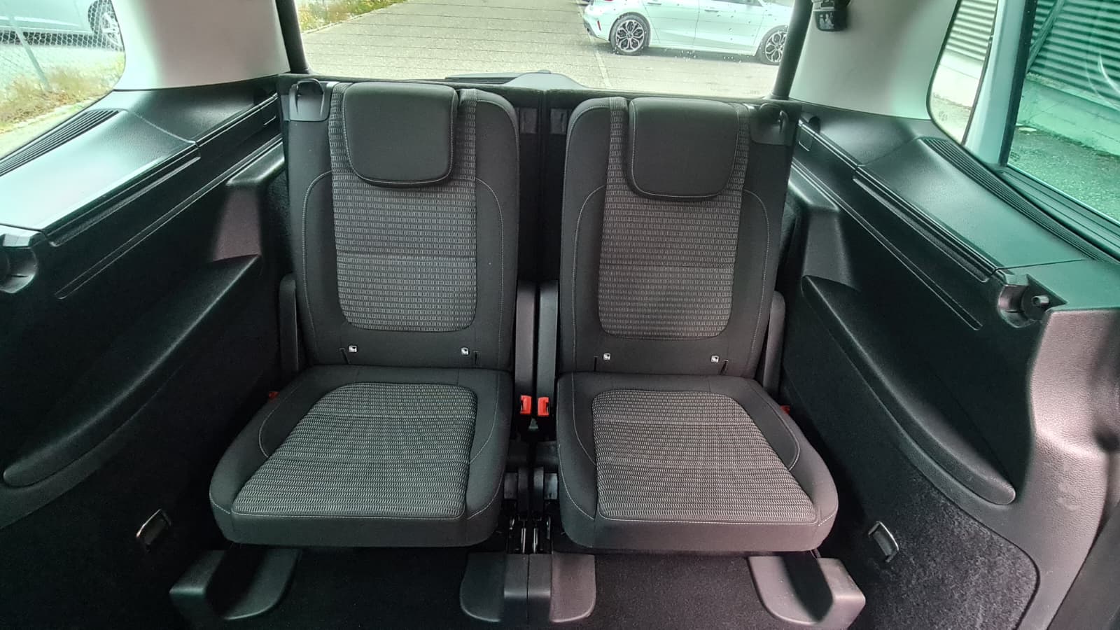 SEAT Alhambra 2.0 TDI DSG Style ** 7-Plätzer ** Gr-Navi ** RF-Kamera ** Totwinkel-Assistent ** Anh-Kupplung ** Frisch Ab MFK **-image-17