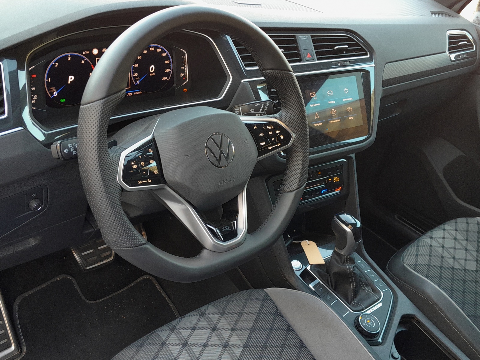 VW Tiguan 2.0 TDI SCR R-Line 4Motion DSG-image-6